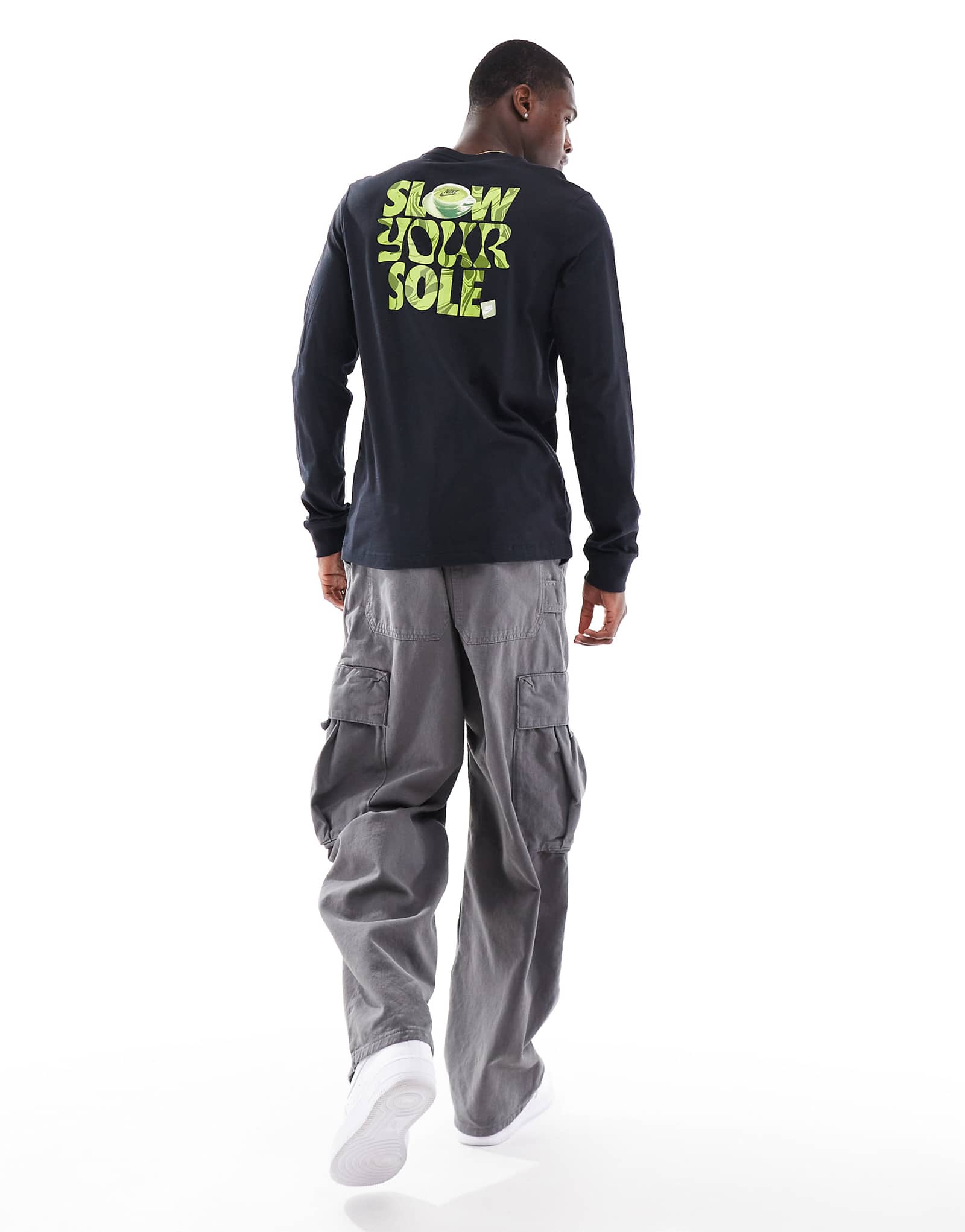 Футболка с длинным рукавом Nike Slow Your Sole graphic черного цвета 6490₽