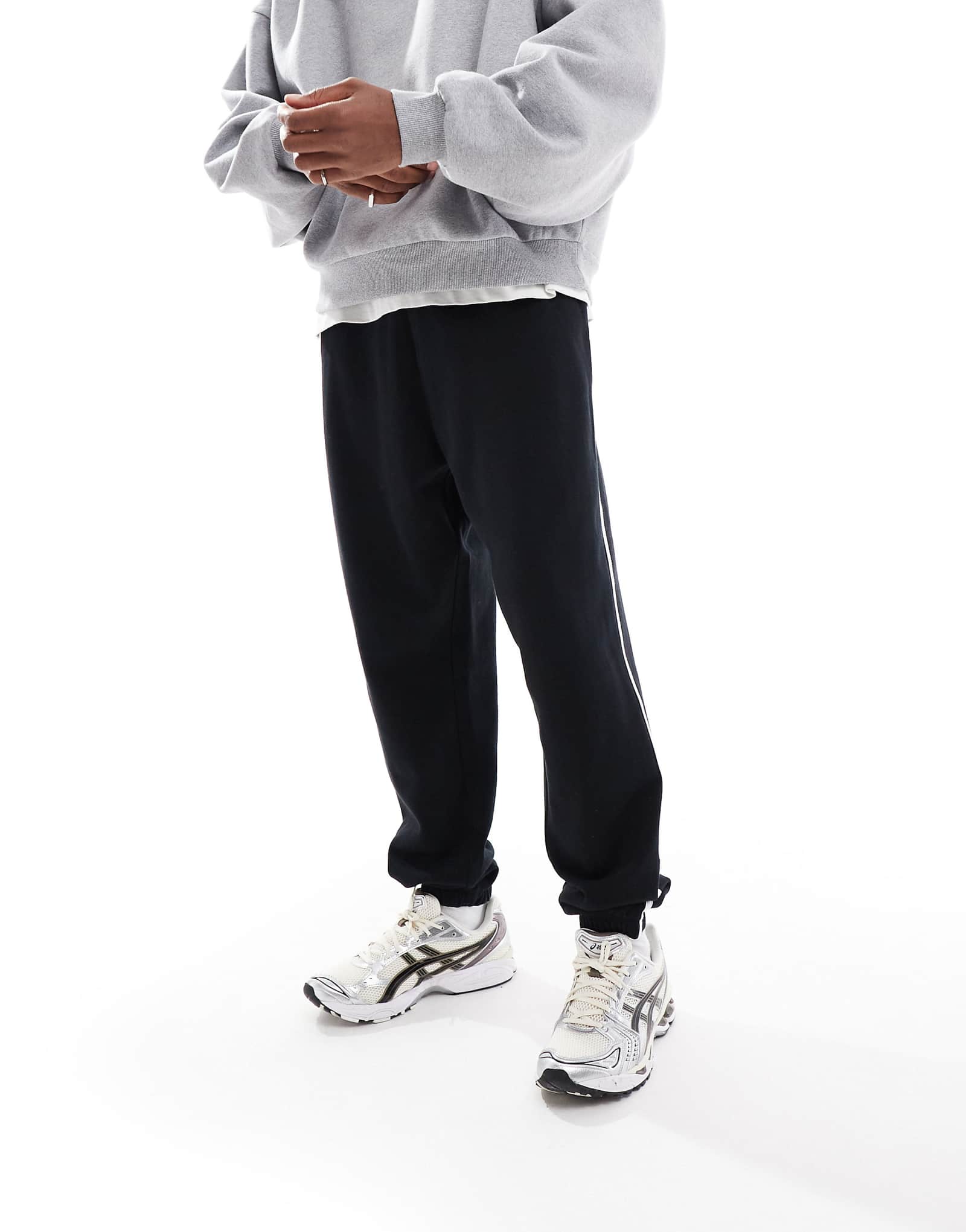 ДИЗАЙНЕРСКИЕ спортивные брюки оверсайз от ASOS черного цвета 6190₽