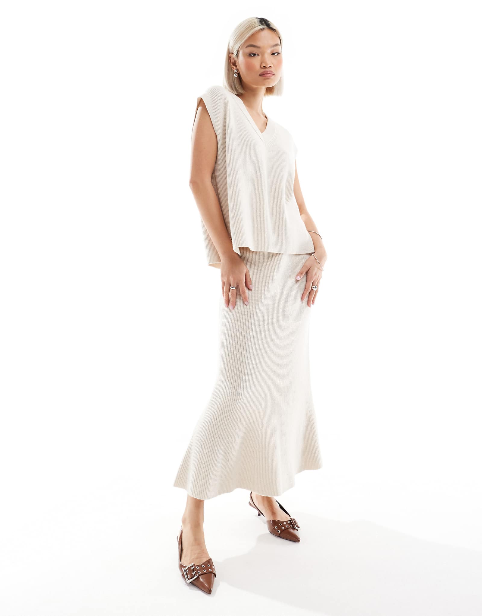 Трикотажная юбка French Connection овсяного цвета - часть комплекта 7590₽