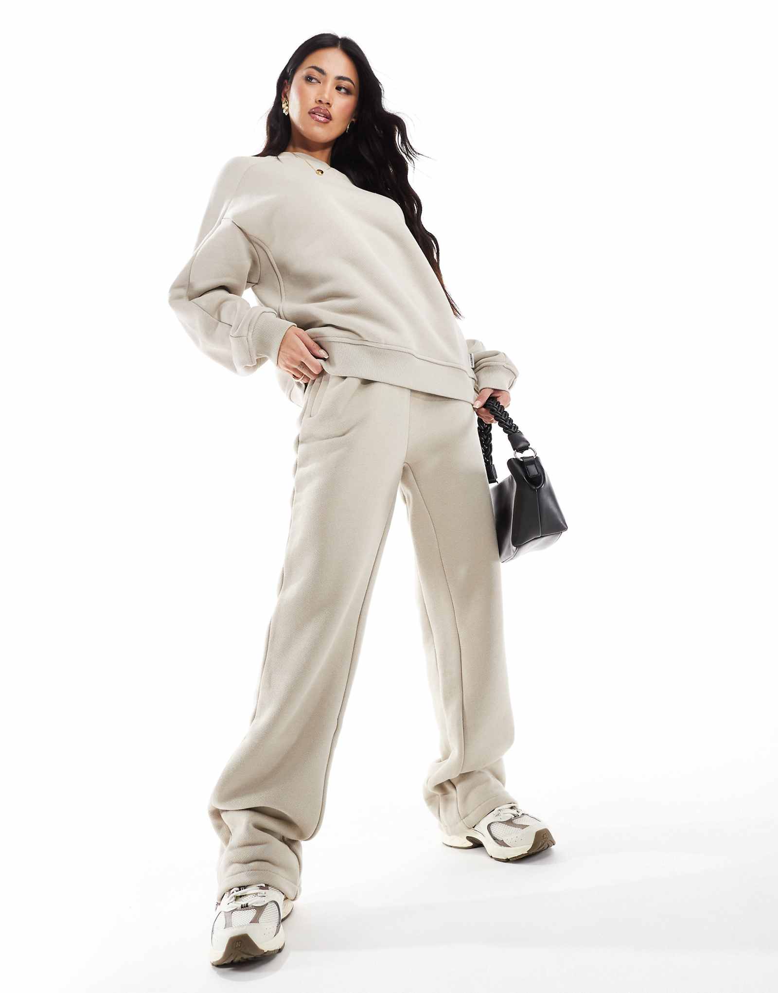 Спортивные брюки прямого кроя бежевого цвета The Couture Club washed essentials 12990₽