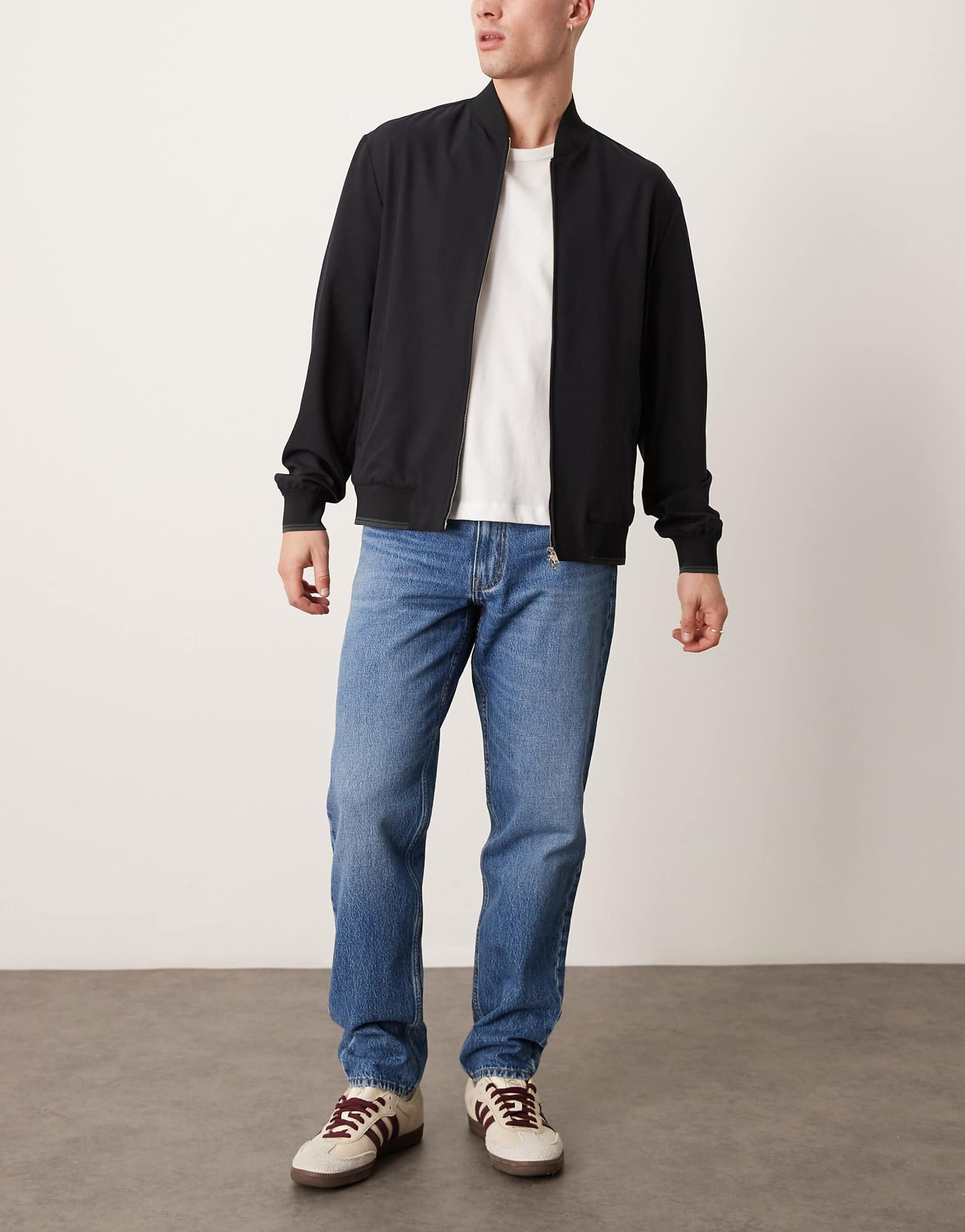 Джинсы Mango прямого кроя синего цвета средней плотности 10690₽