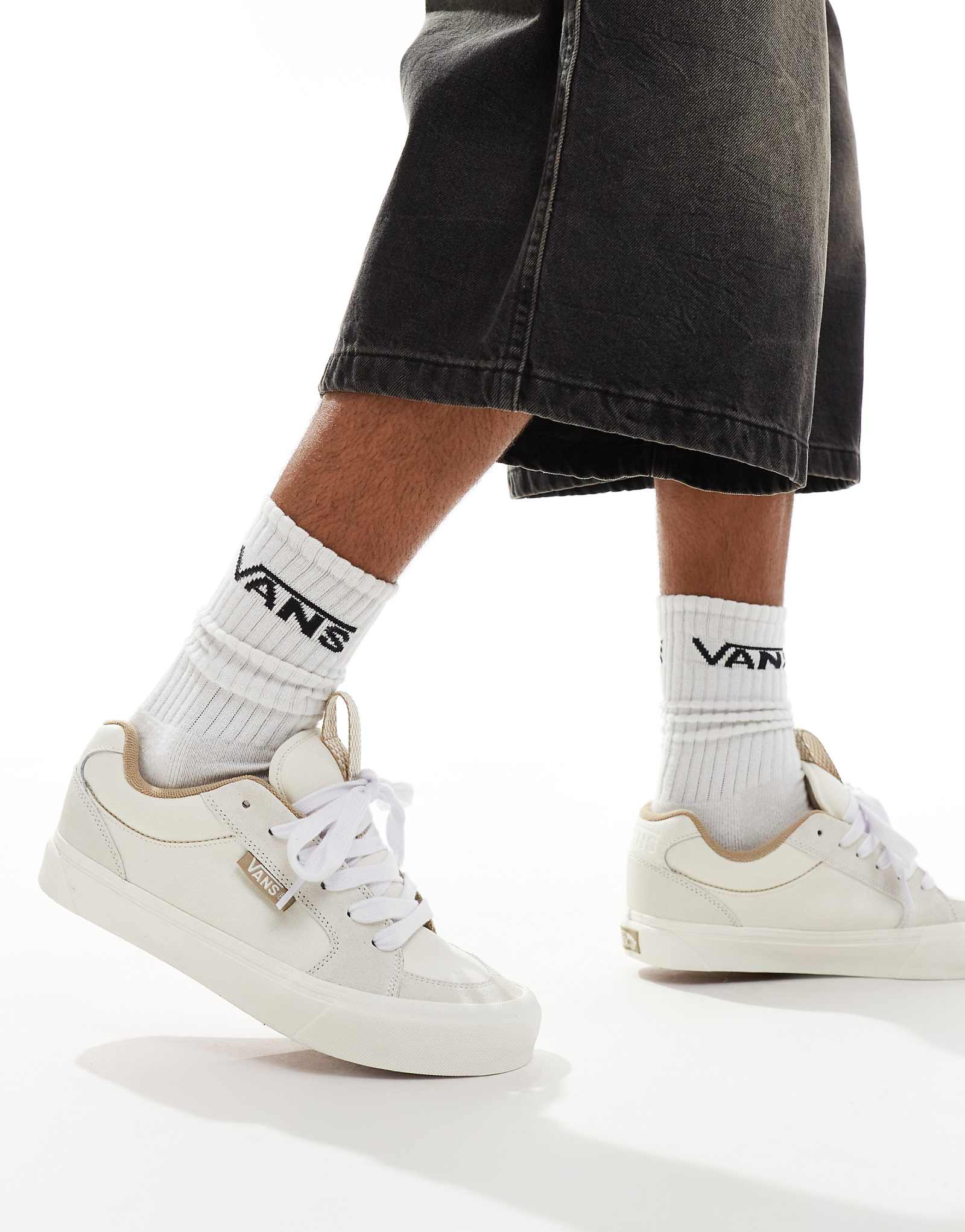 Кроссовки Vans Chukka Push с коричневыми деталями кремового цвета 9290₽