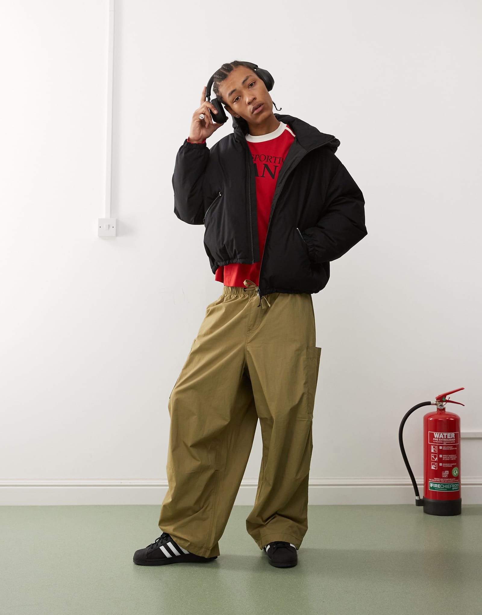 Черное пуховое пальто-бомбер Floyd bomber в будний день 30690₽