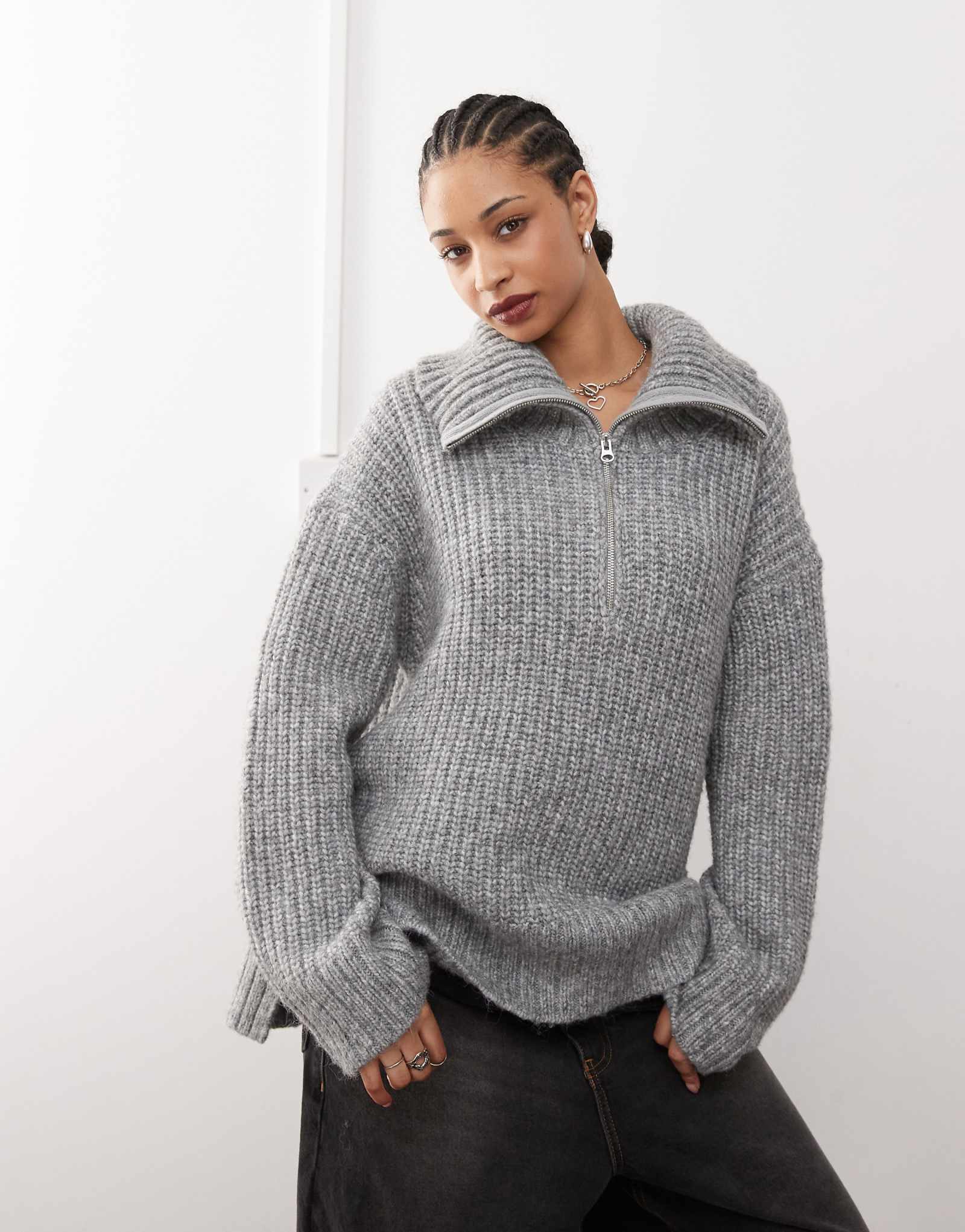 Плотный свитер Cillia Weekday на молнии с экстремальным воротником-стойкой серого меланжа 19590₽