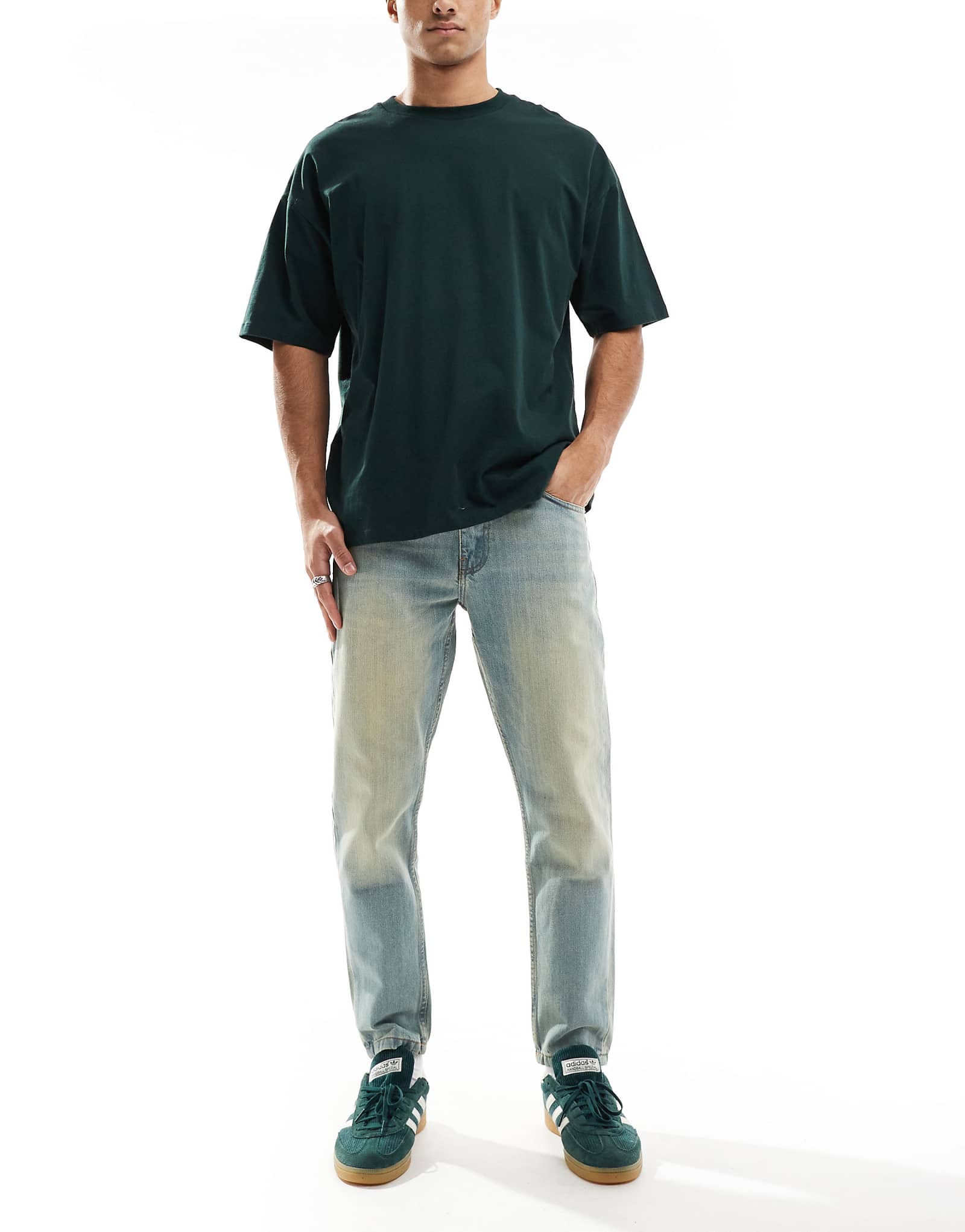 Джинсы DTT с жестким зауженным кроем светло-голубого винтажного оттенка 2390₽