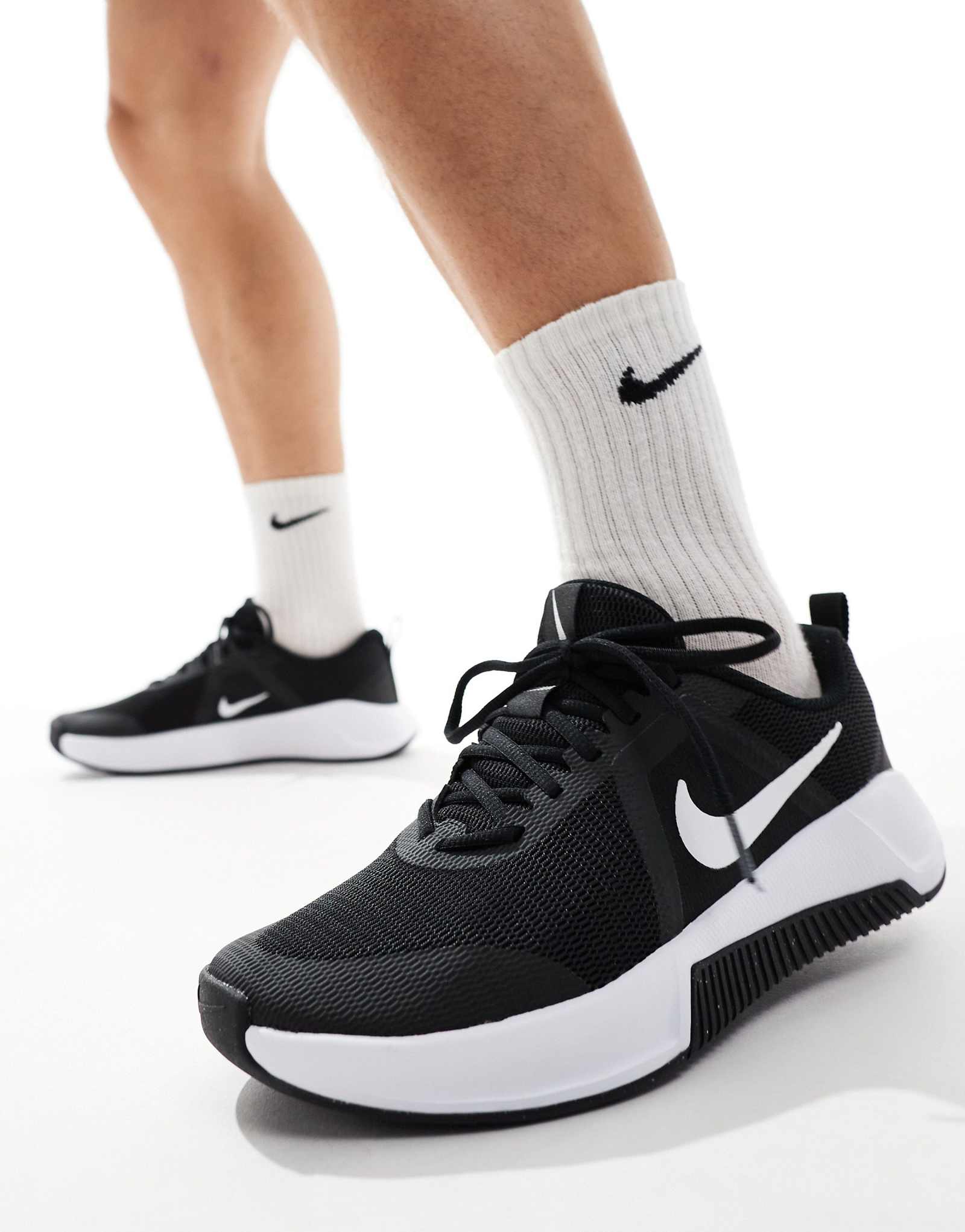 Кроссовки Nike Training MC Trainer 3 черно-белого цвета 16290₽
