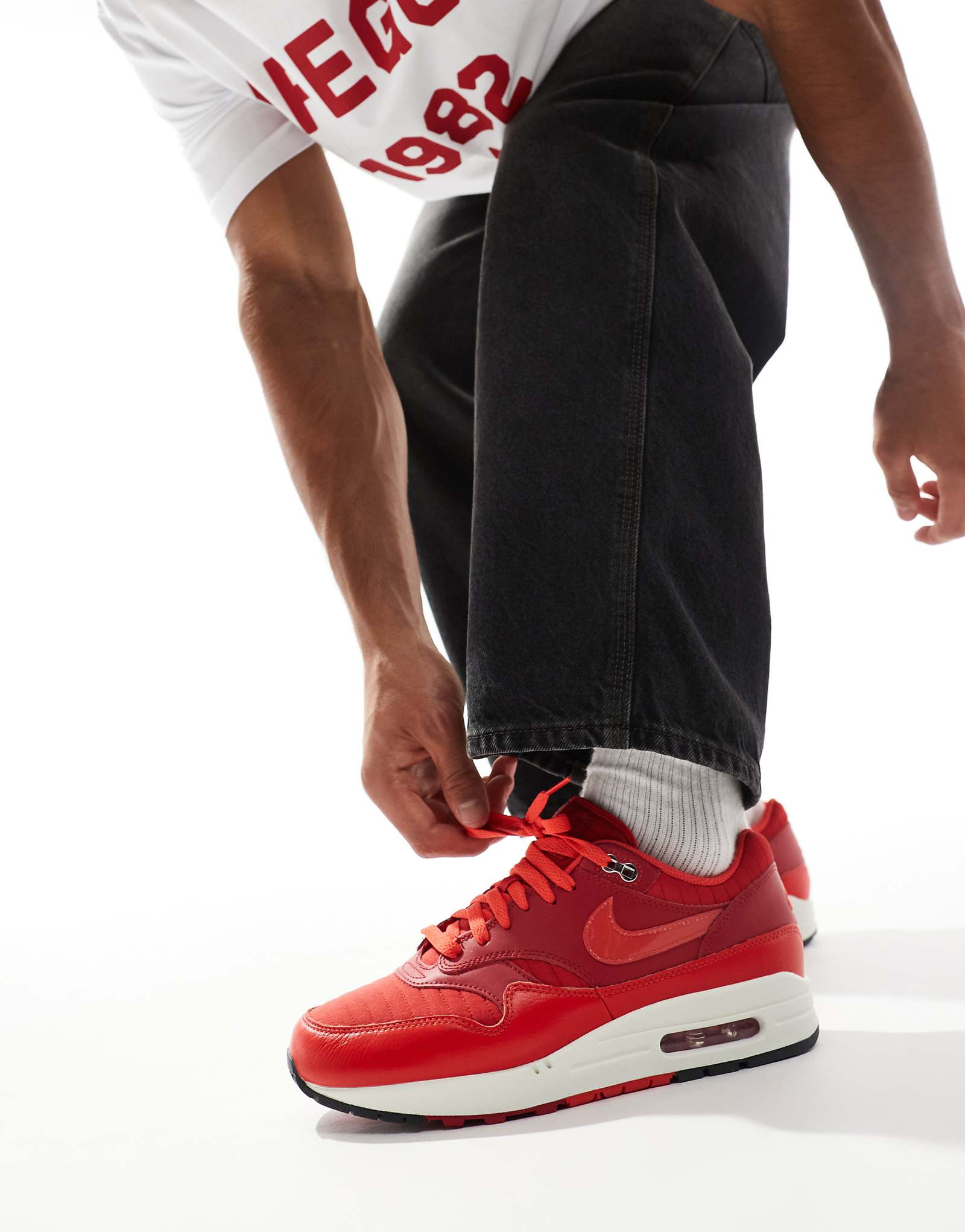 Кроссовки Nike Air Max 1 красного цвета 19190₽