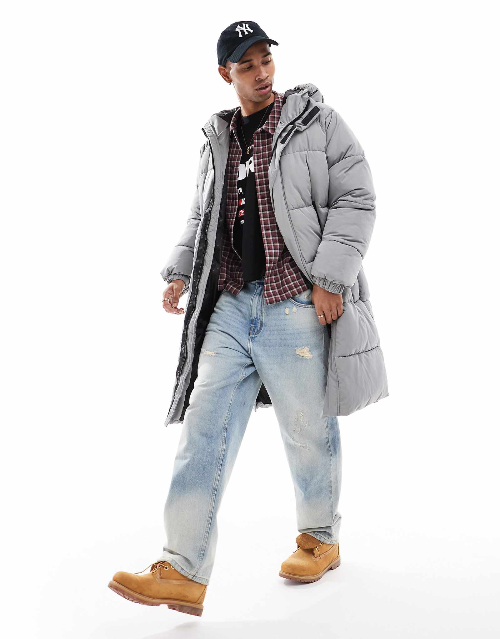 Удлиненное пуховое пальто Bershka серого цвета 9490₽