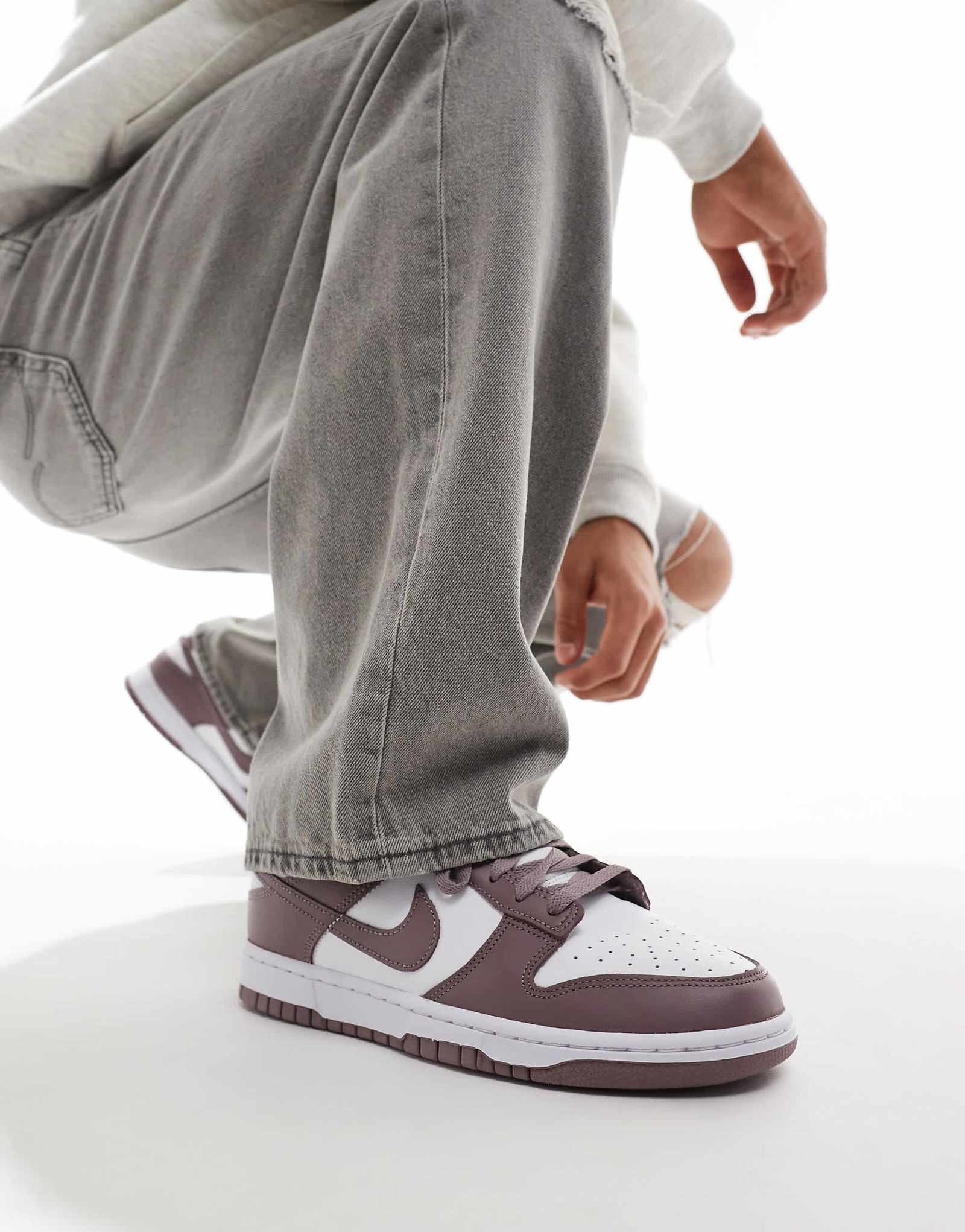 Кроссовки Nike Dunk Low в стиле ретро темно-серого и белого цветов 19690₽