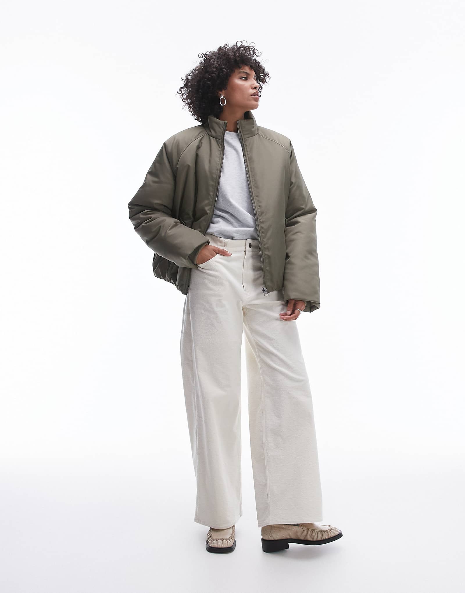 Пуховик-бомбер Topshop зеленого цвета 9090₽