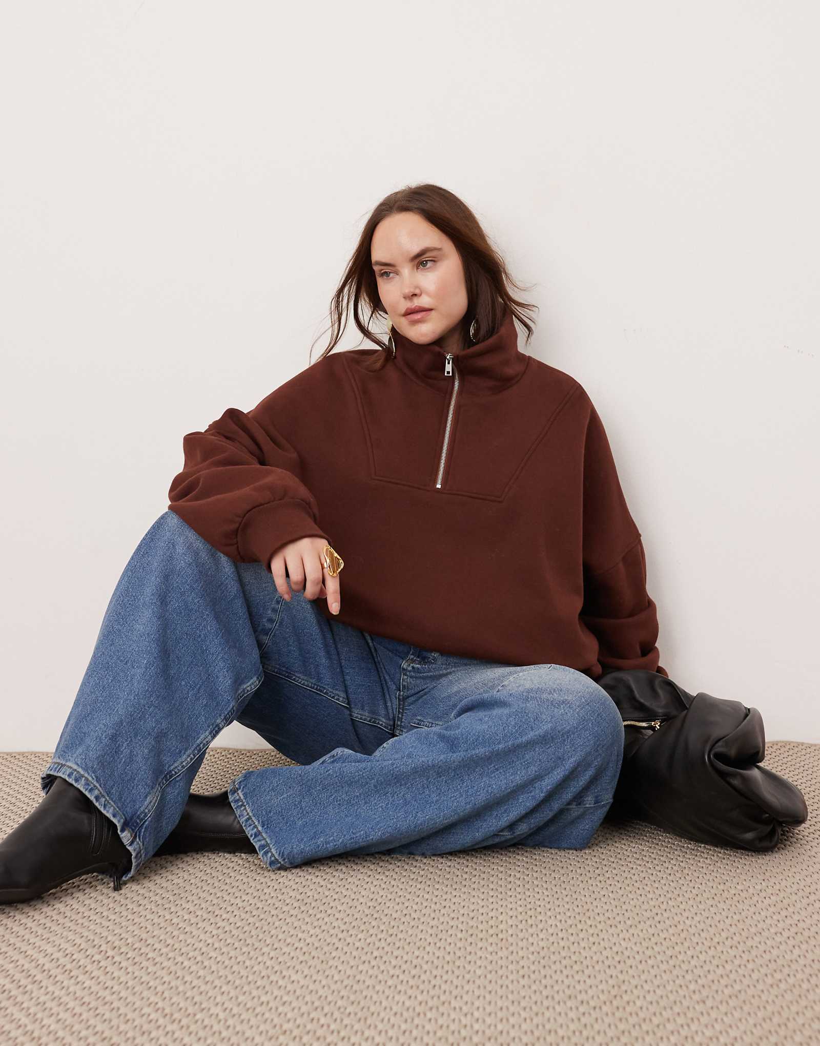 Толстовка оверсайз премиум-класса ASOS EDITION Curve на молнии до половины длины шоколадного цвета 10590₽