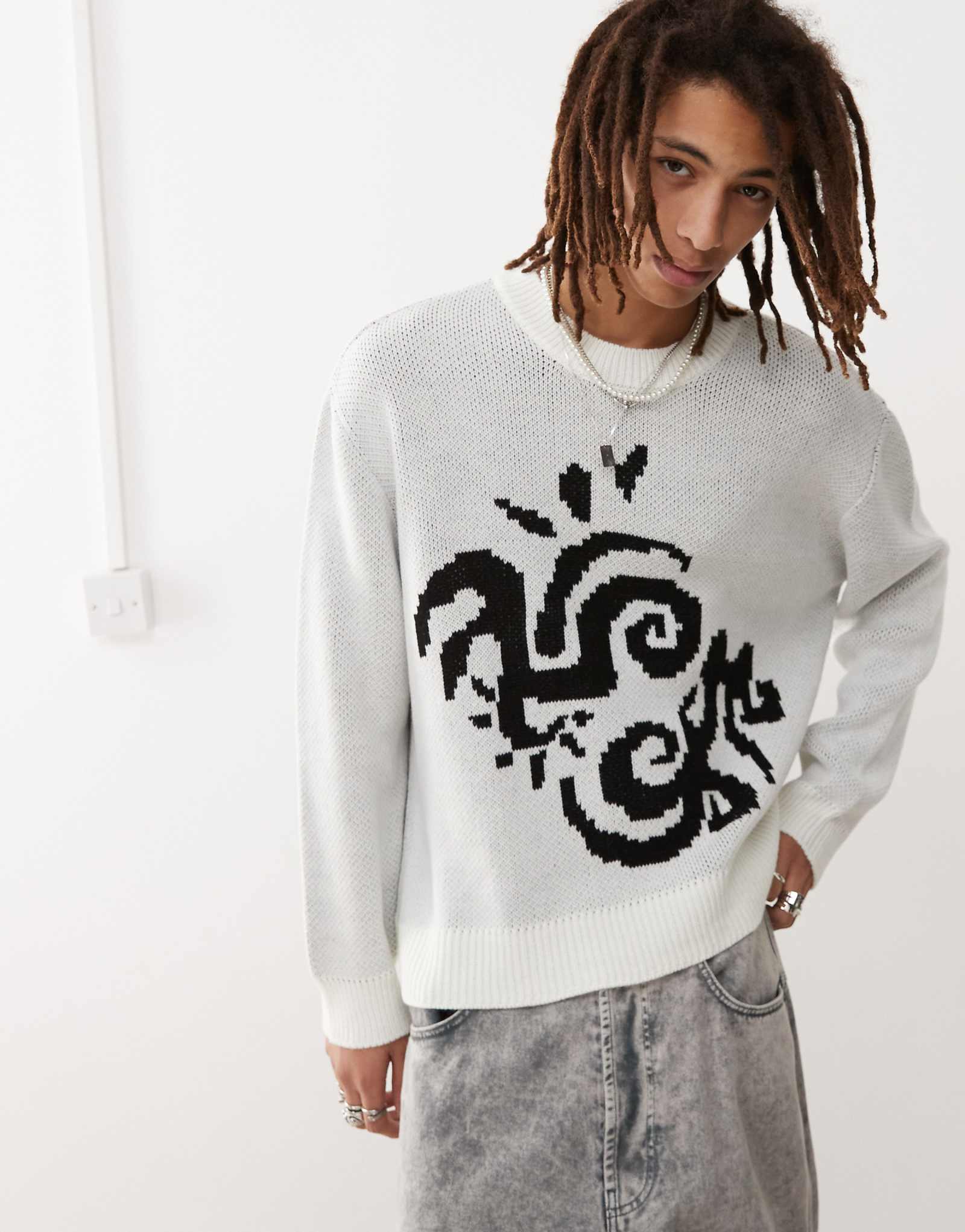 Свитер COLLUSION с круглым вырезом и принтом серого цвета 5790₽