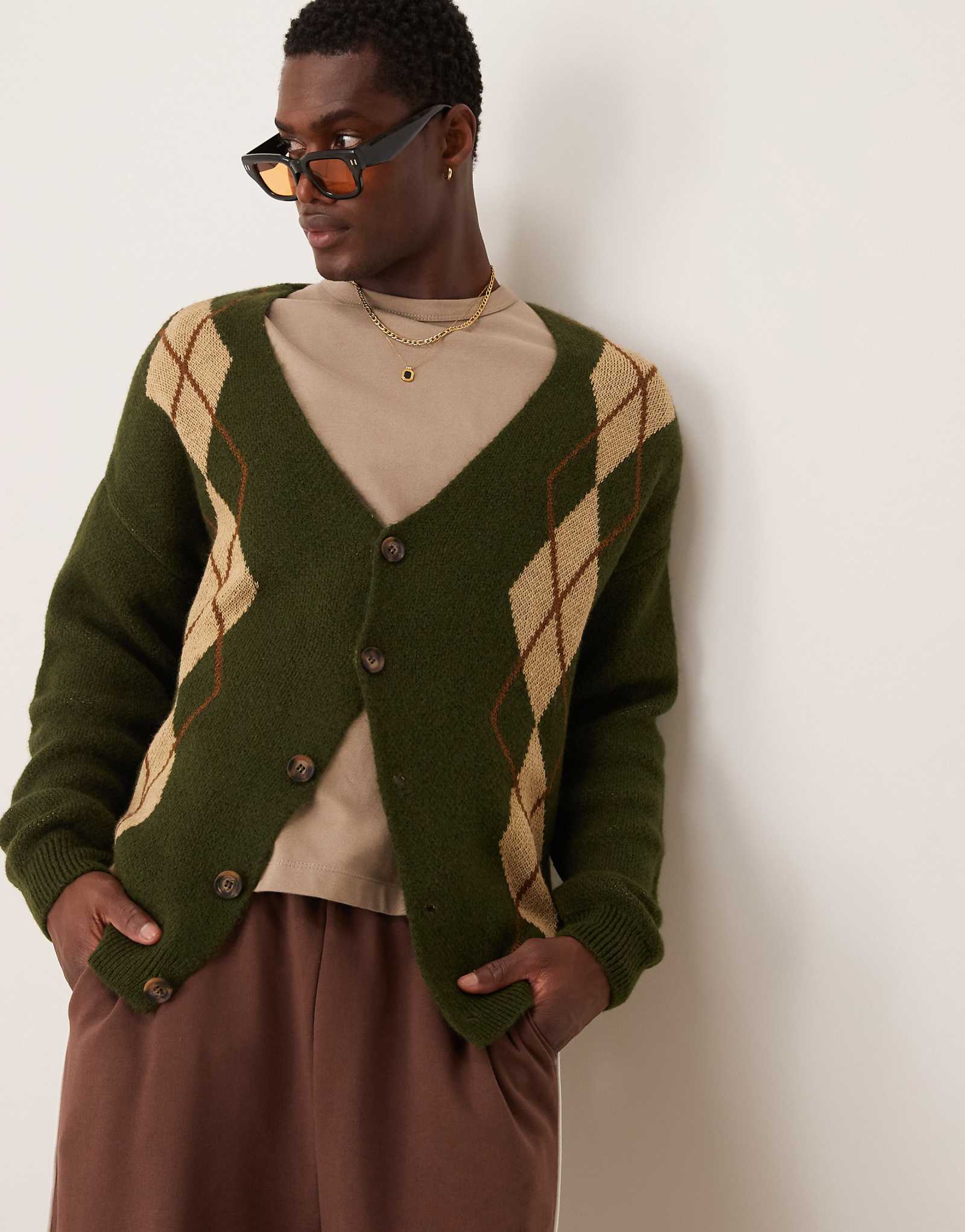 Непринужденный пушистый вязаный кардиган ASOS DESIGN с рисунком аргайл цвета хаки 7790₽