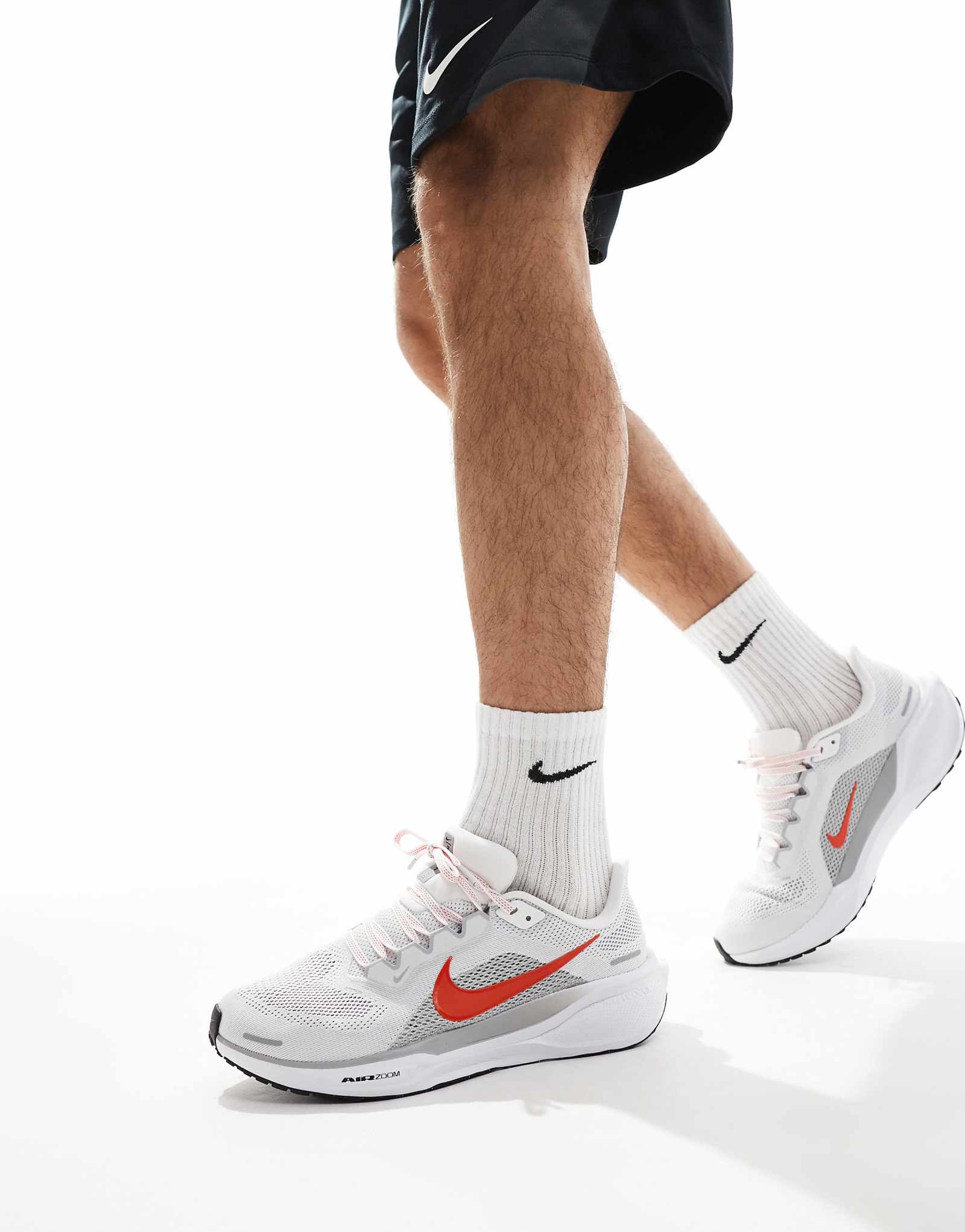 Кроссовки Nike Running Air Zoom Pegasus 41 белого и красного цветов 21390₽
