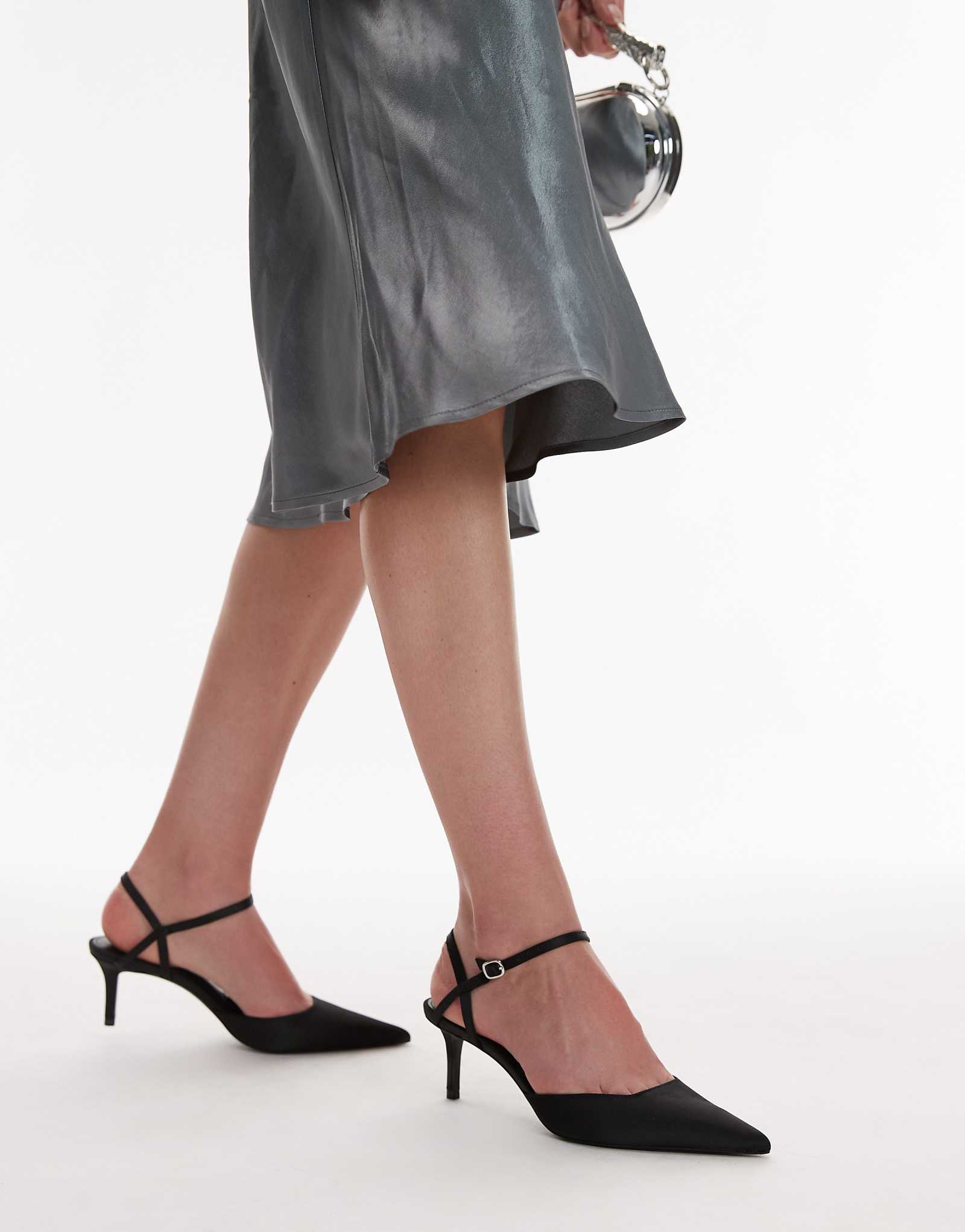 Черные туфли на ремешках с ремешками Mango на шнуровке сзади 14290₽