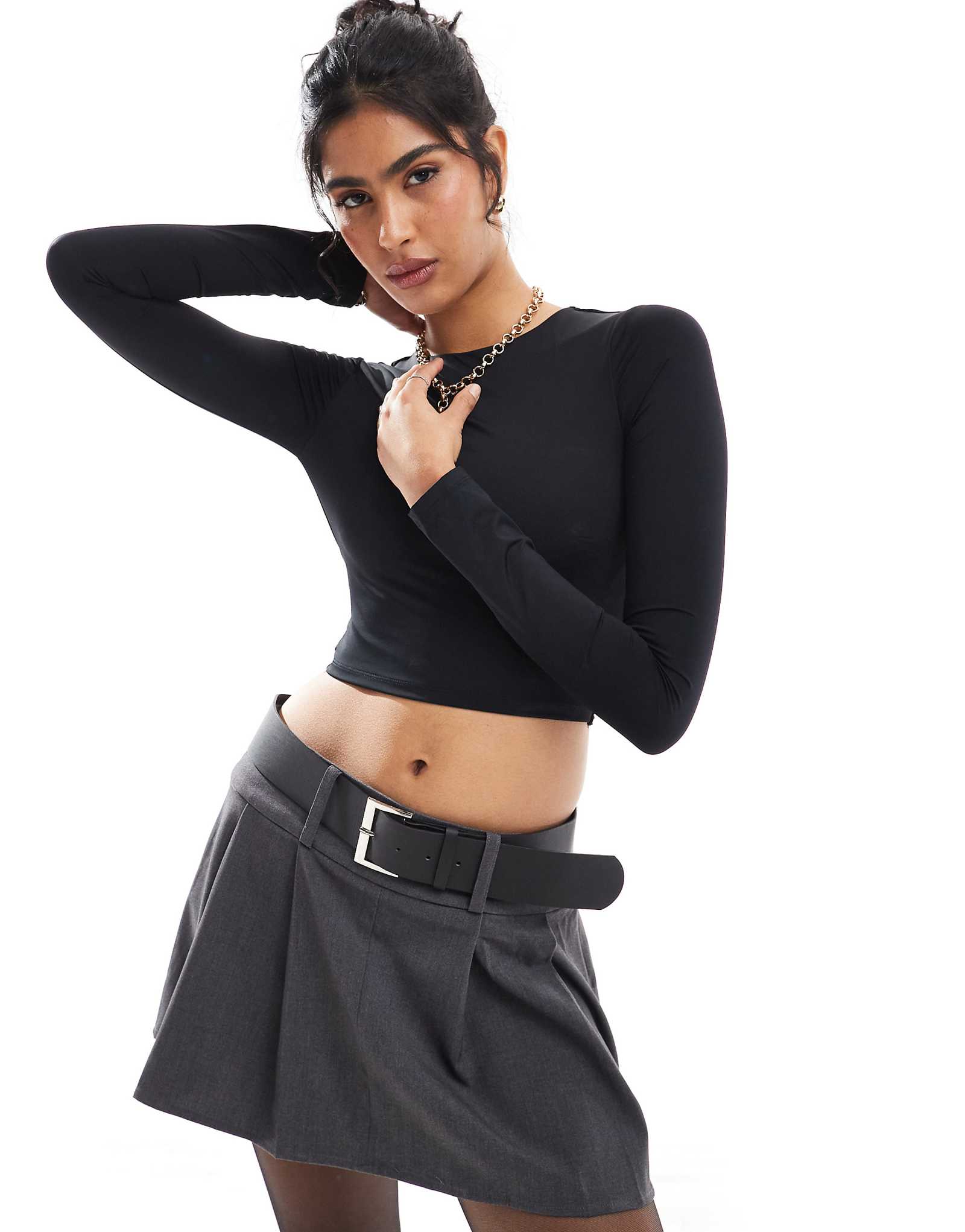 Топ с закручивающейся спинкой из полиамида Pull-Bear черного цвета 2190₽