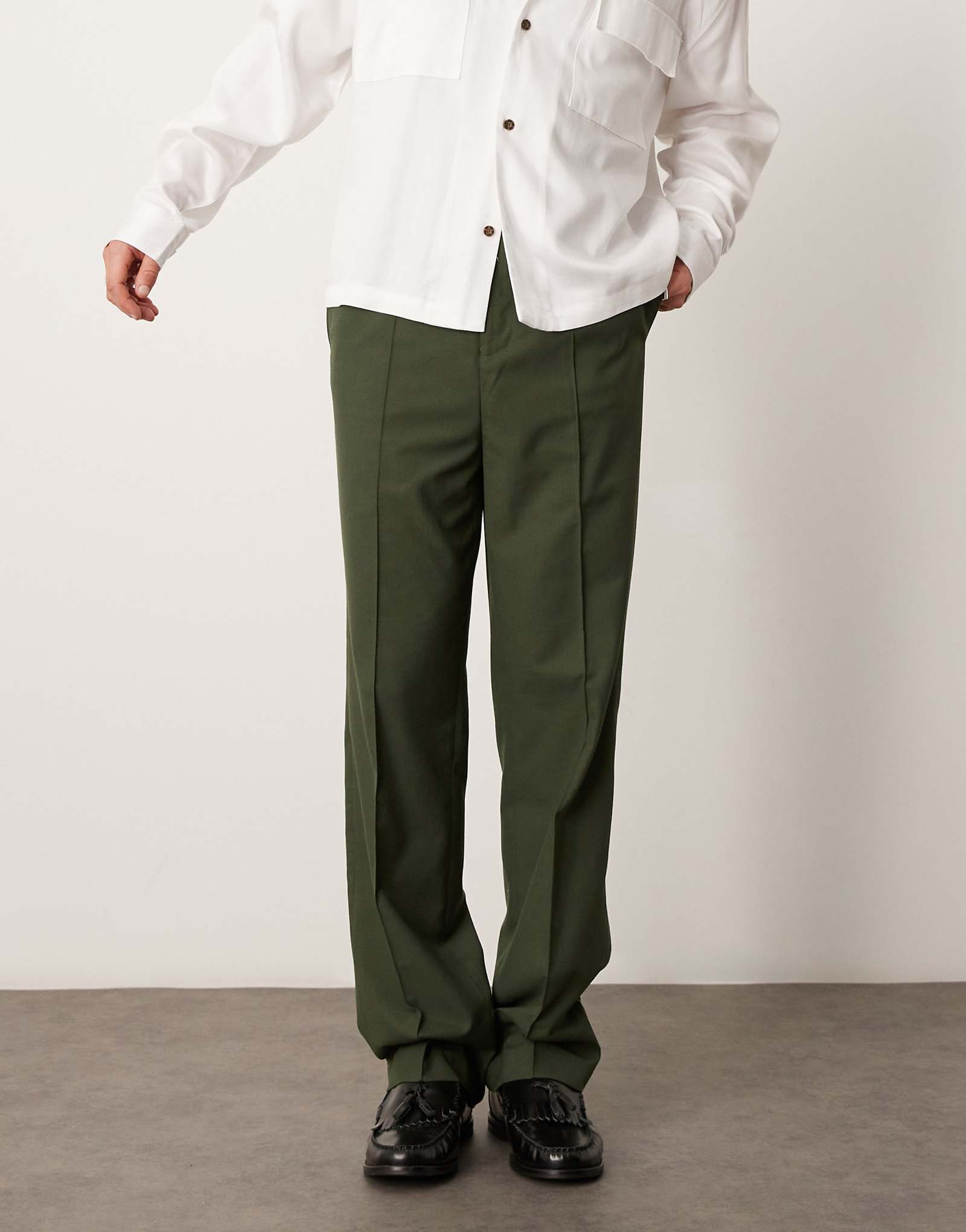 Элегантные прямые брюки с завышенной талией и защипами темно-зеленого цвета от ASOS DESIGN 8290₽