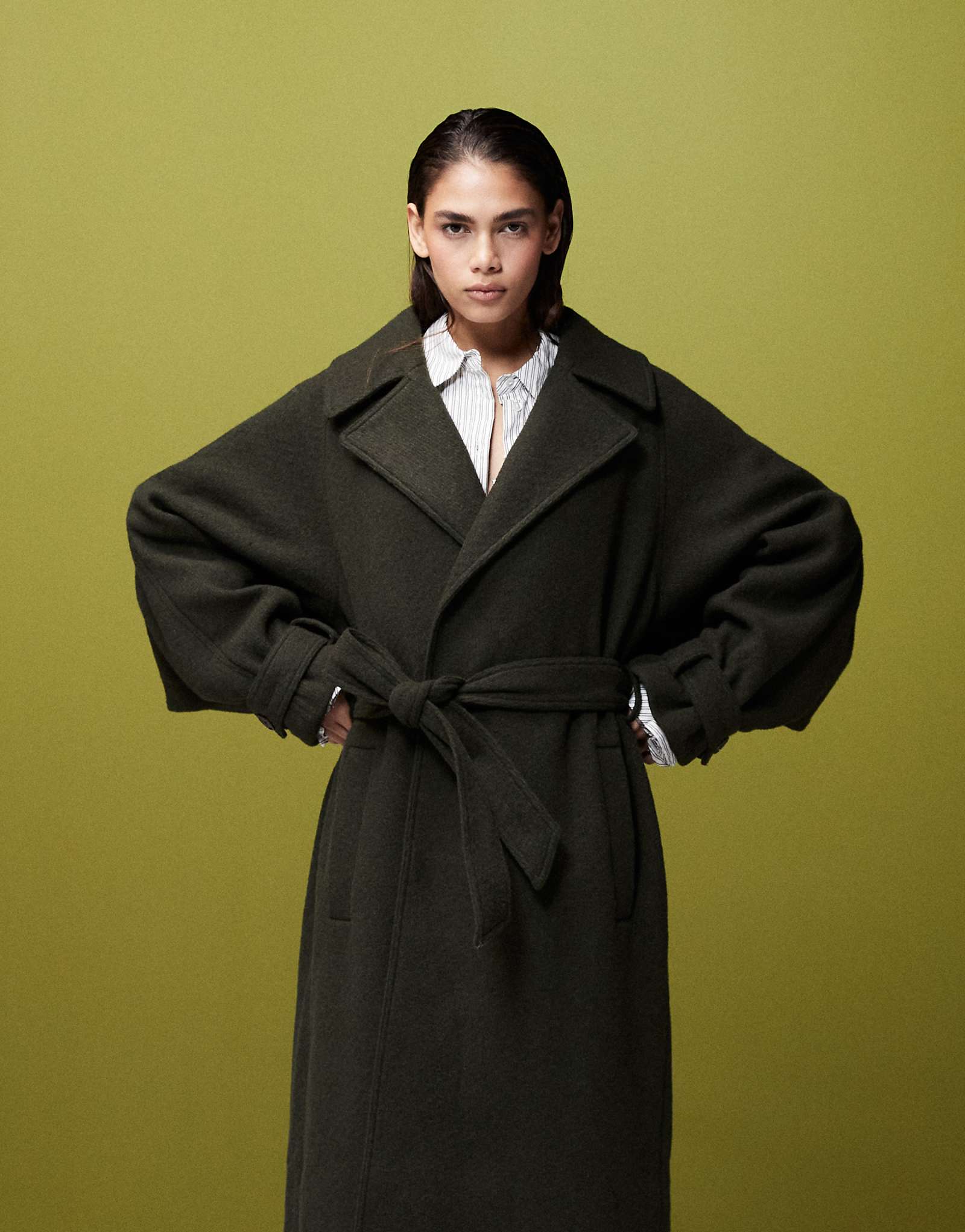 ДИЗАЙНЕРСКОЕ удлиненное пальто с накидкой ASOS DESIGN цвета хаки 25990₽