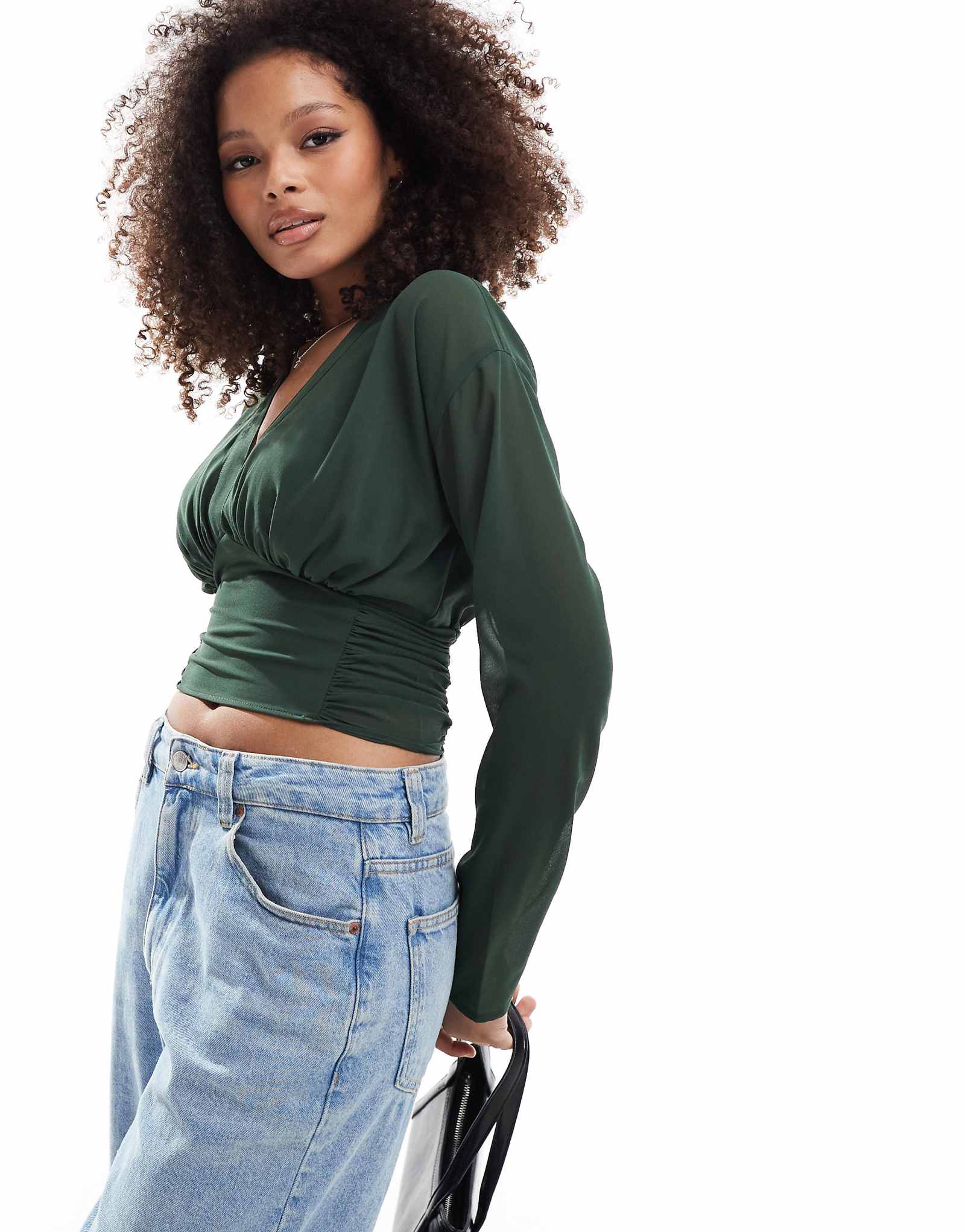 Укороченная блузка ASOS DESIGN с v-образным вырезом и рюшами сзади зеленого цвета 6490₽