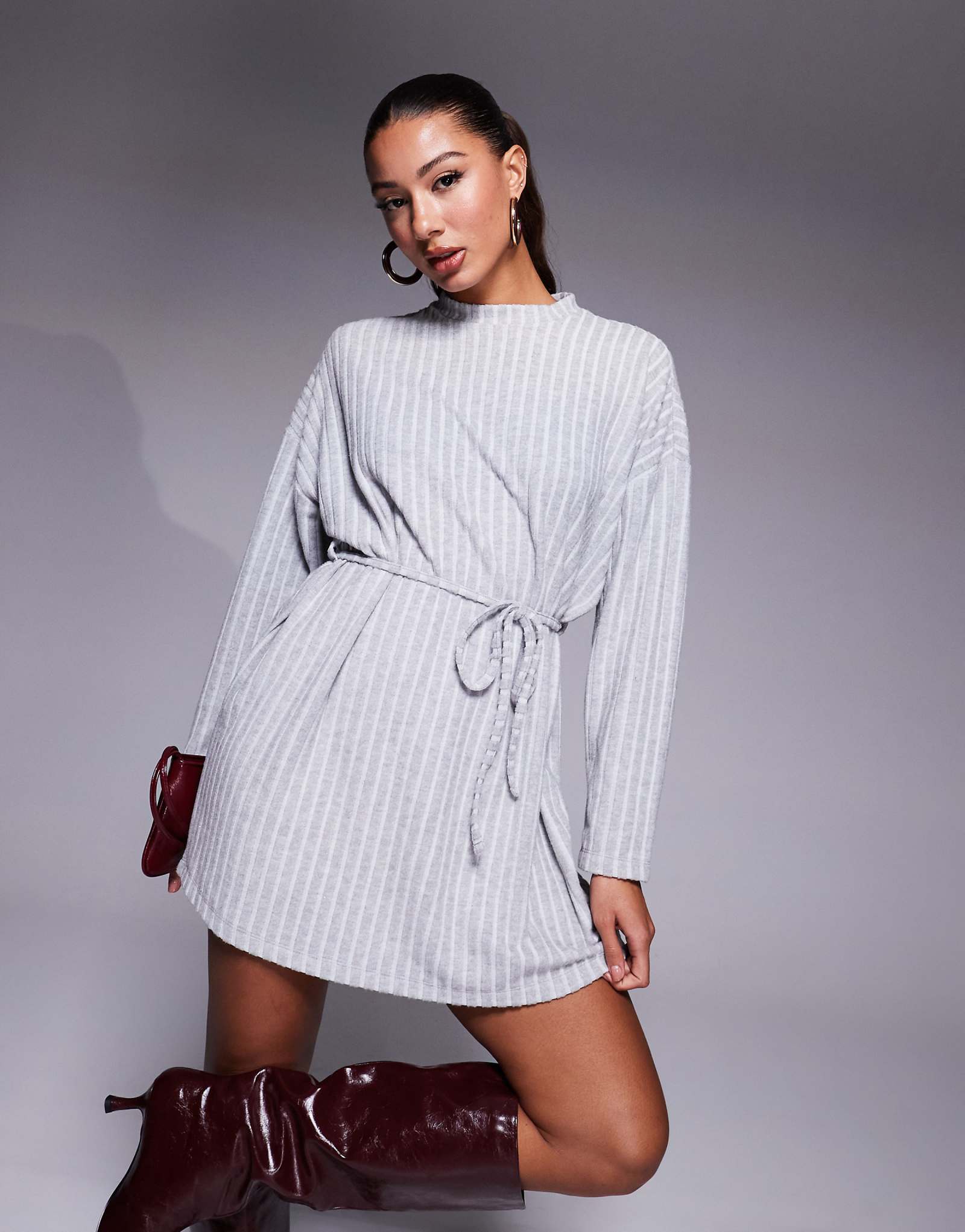 ДИЗАЙНЕРСКОЕ мини-платье ASOS с завязками на талии а-силуэта в широкую полоску серого цвета 5790₽