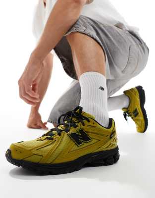 Мужские кроссовки New Balance 1906 горчичного цвета с черными деталями