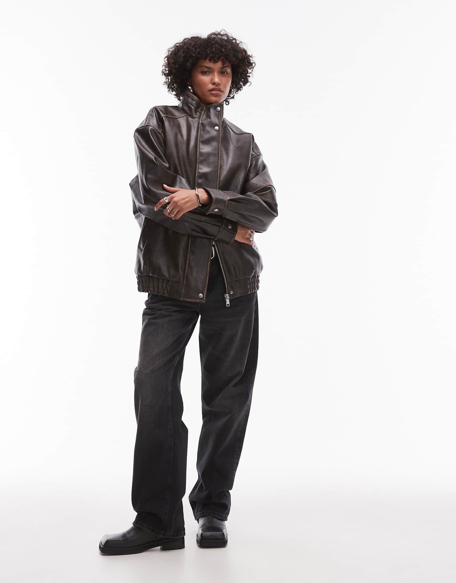 Супер-оверсайз куртка-бомбер из искусственной кожи Topshop с подкладкой borg 8490₽