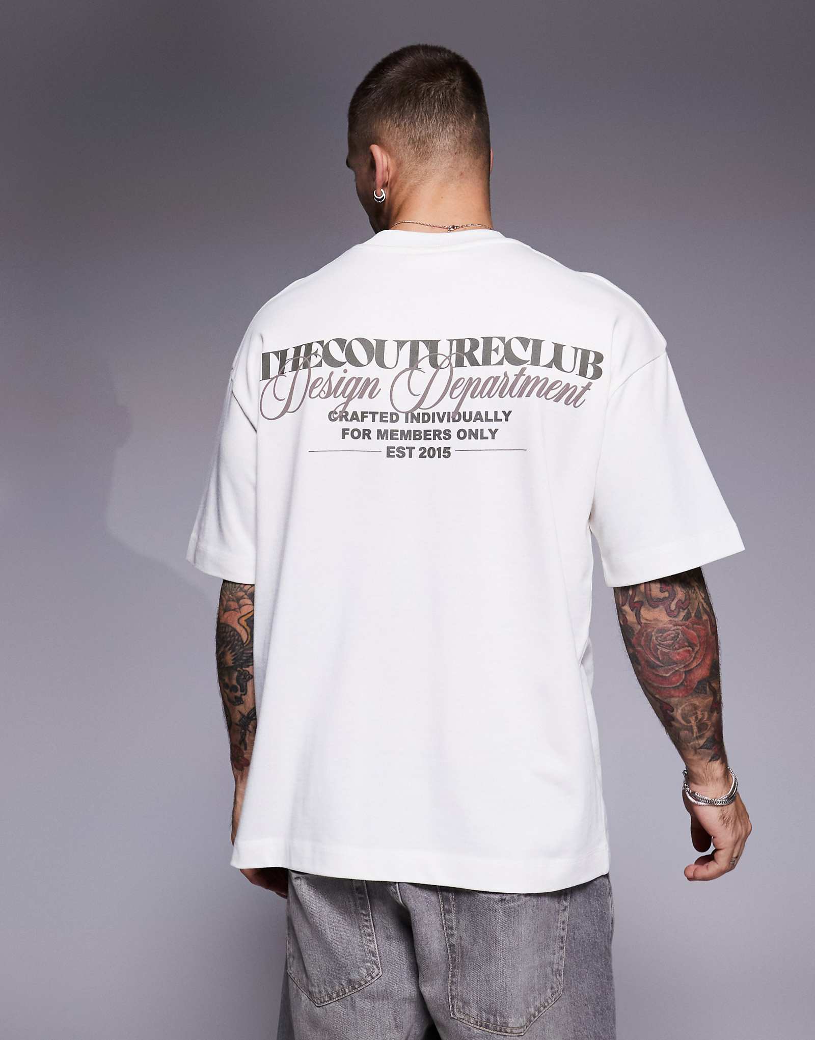 Футболка Couture Club с графическим принтом design department на спине темно-белого цвета 16490₽