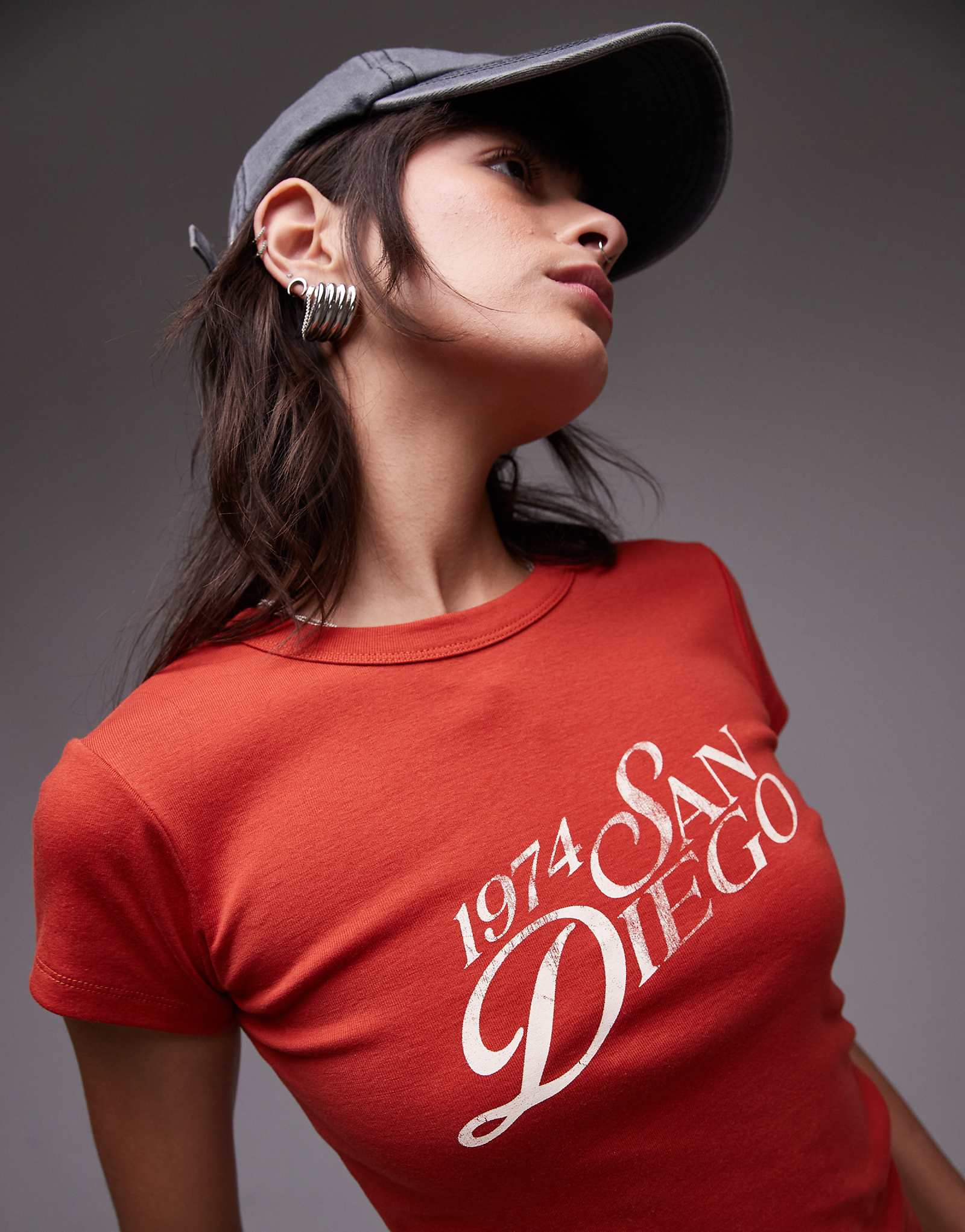 Удлиненная футболка Topshop graphic San Diego красного цвета 6590₽