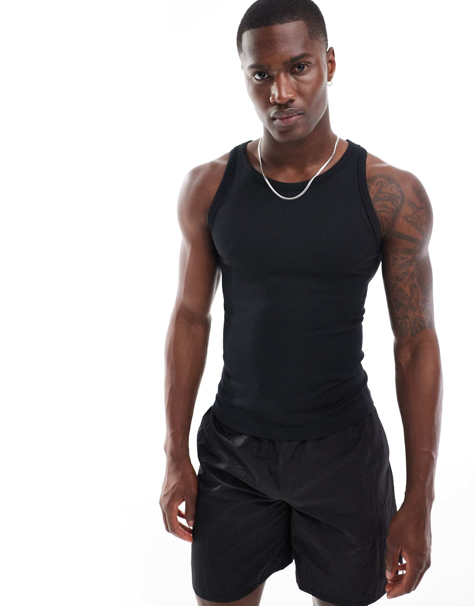 ASOS 4505 Icon приталенный бесшовный топ на бретелях в рубчик черного цвета 4290₽