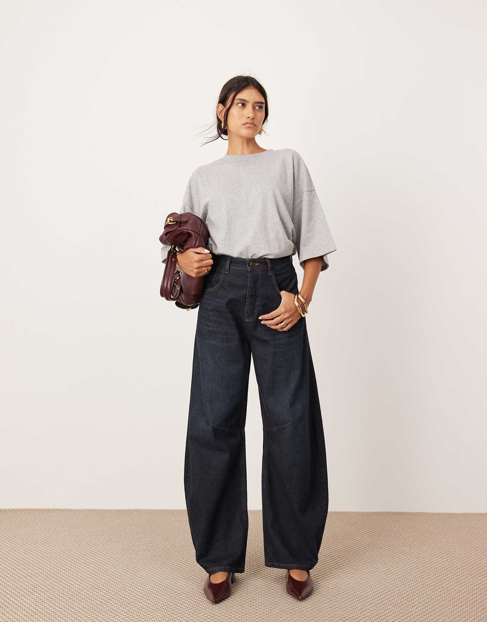 Джинсы-бочкообразки с завышенной талией от ASOS EDITION Sydney denim цвета индиго 11390₽