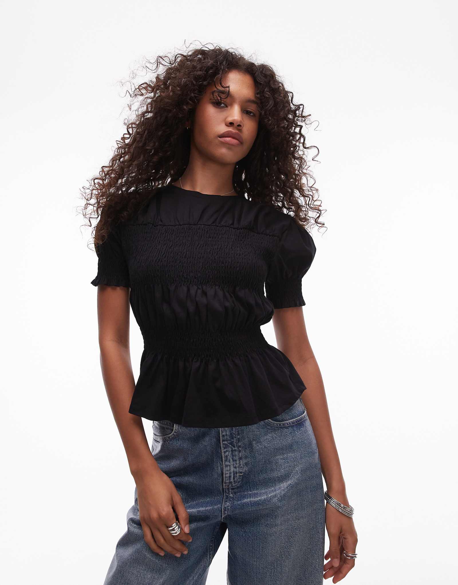 Футболка с гофрированной вставкой Topshop черного цвета 7790₽