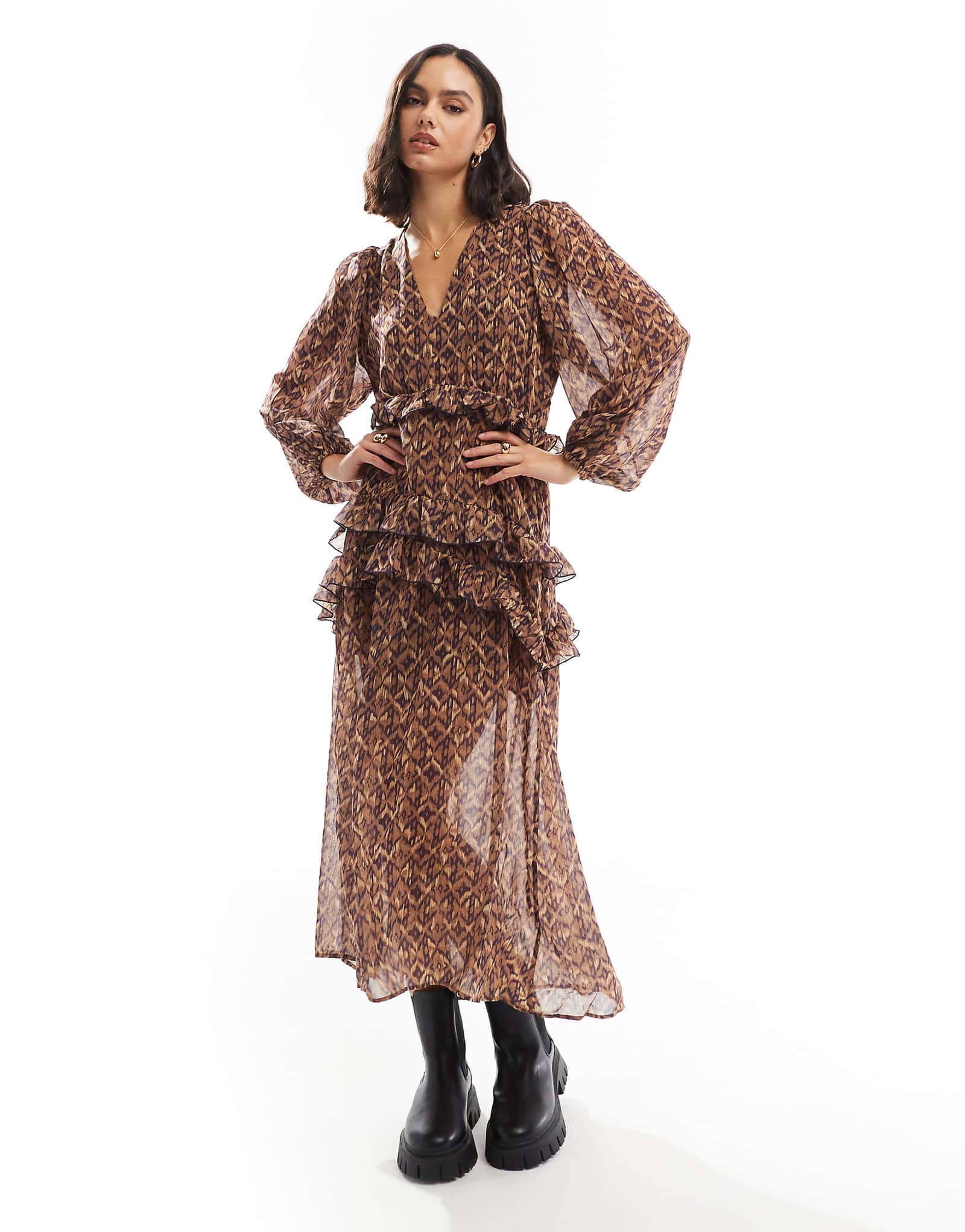 Скальперы Одеваются в геометрическую форму цвета верблюда 29490₽