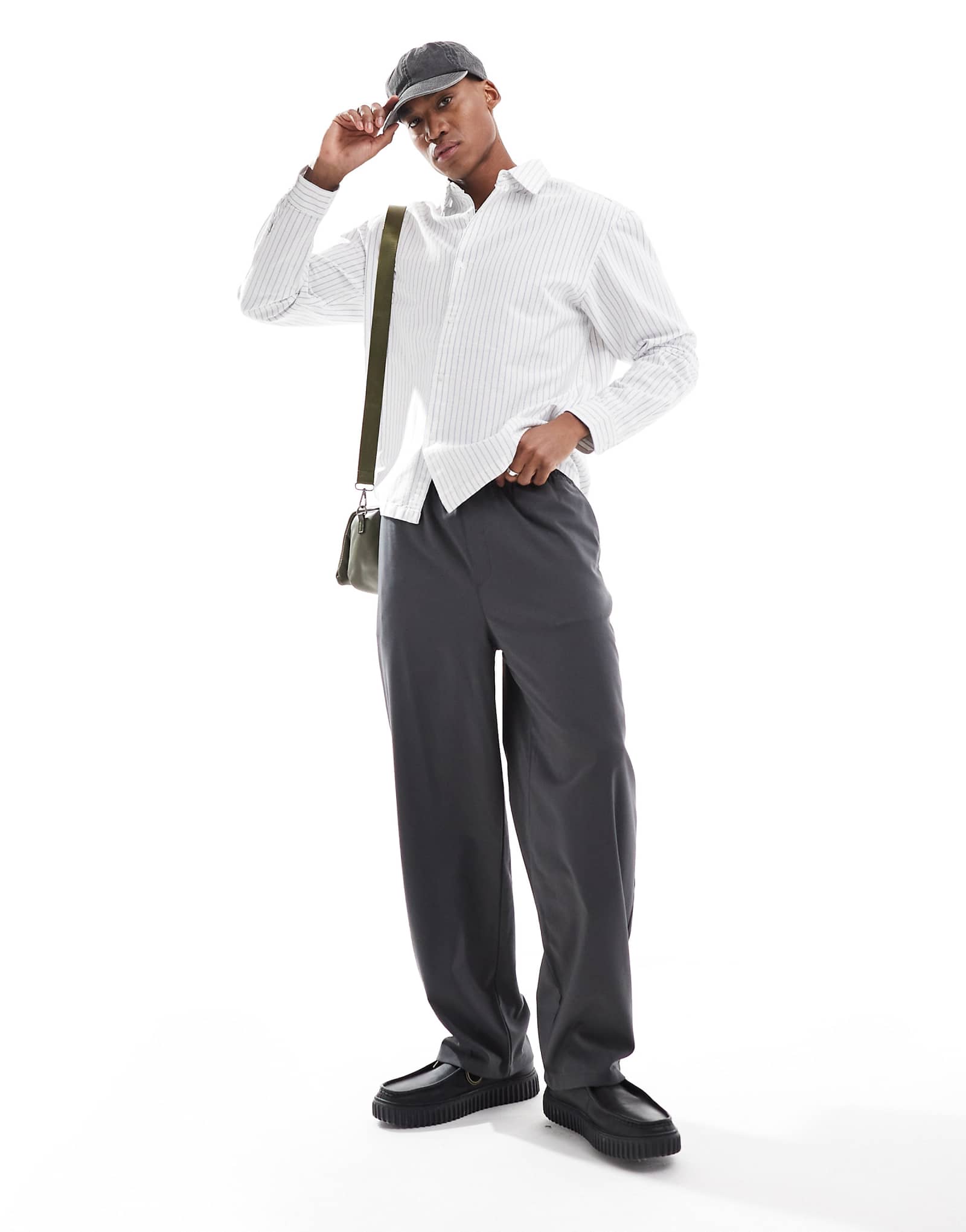 Спортивные брюки Pull-Bear STWD smart цвета древесного угля 3290₽