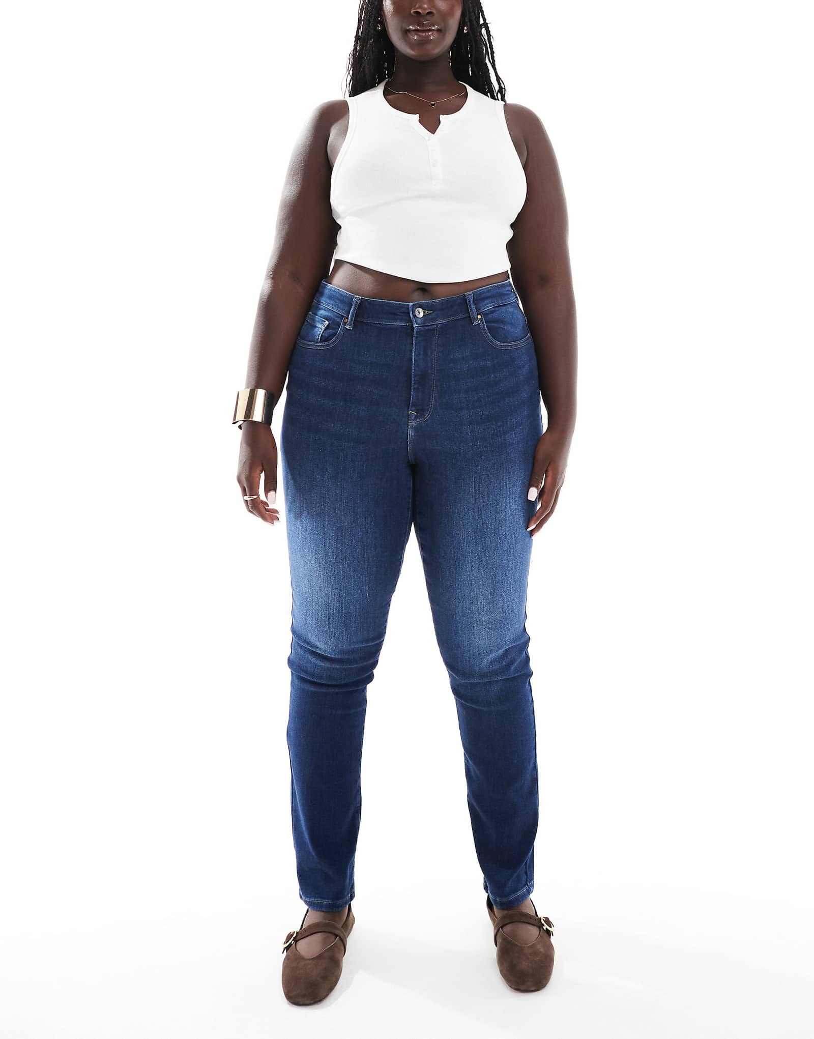 ТОЛЬКО облегающие джинсы темно-синего цвета 15490₽