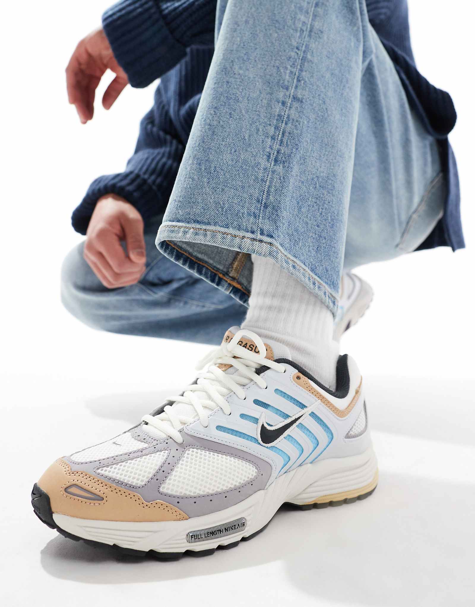 Кроссовки Nike Air Pegasus 2005 белого и синего цветов 12290₽