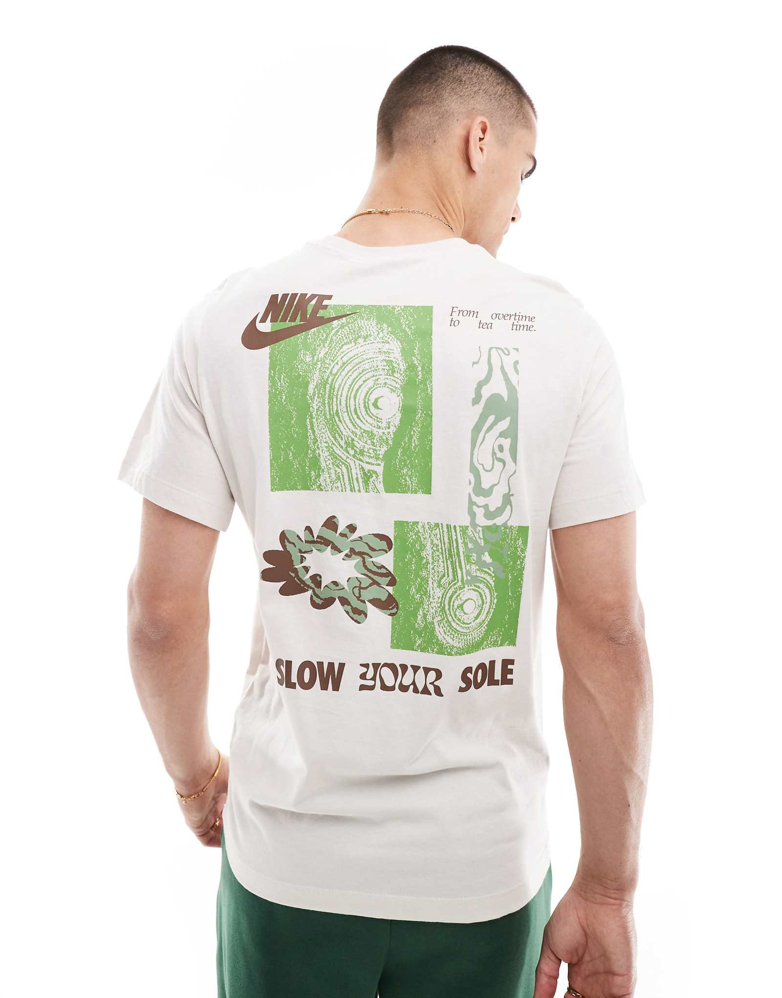 Футболка Nike Slow Your Sole с графическим рисунком в бежевом цвете 5690₽