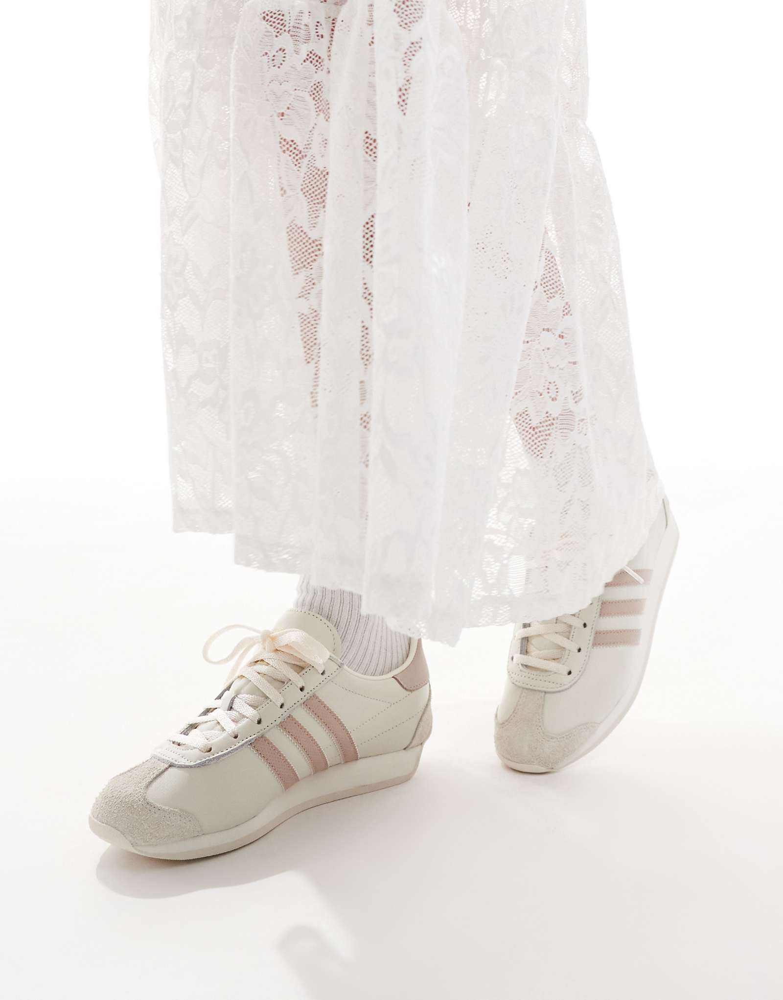 кроссовки adidas Originals Country OG цвета слоновой кости и темно-серого 13790₽