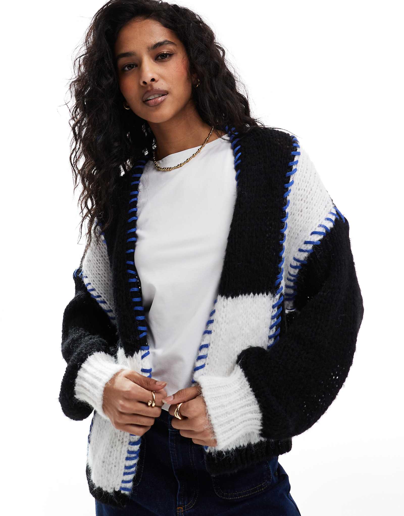 ЕДИНСТВЕННЫЙ кардиган открытой вязки черно-белого цвета с контрастной строчкой 13190₽