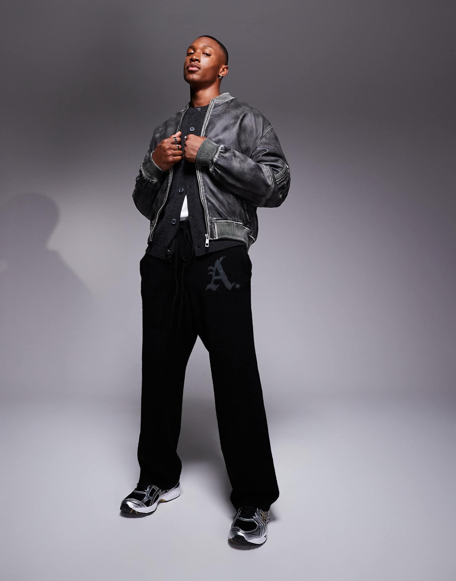 Трикотажные спортивные брюки свободного кроя ADPT черного цвета 10290₽