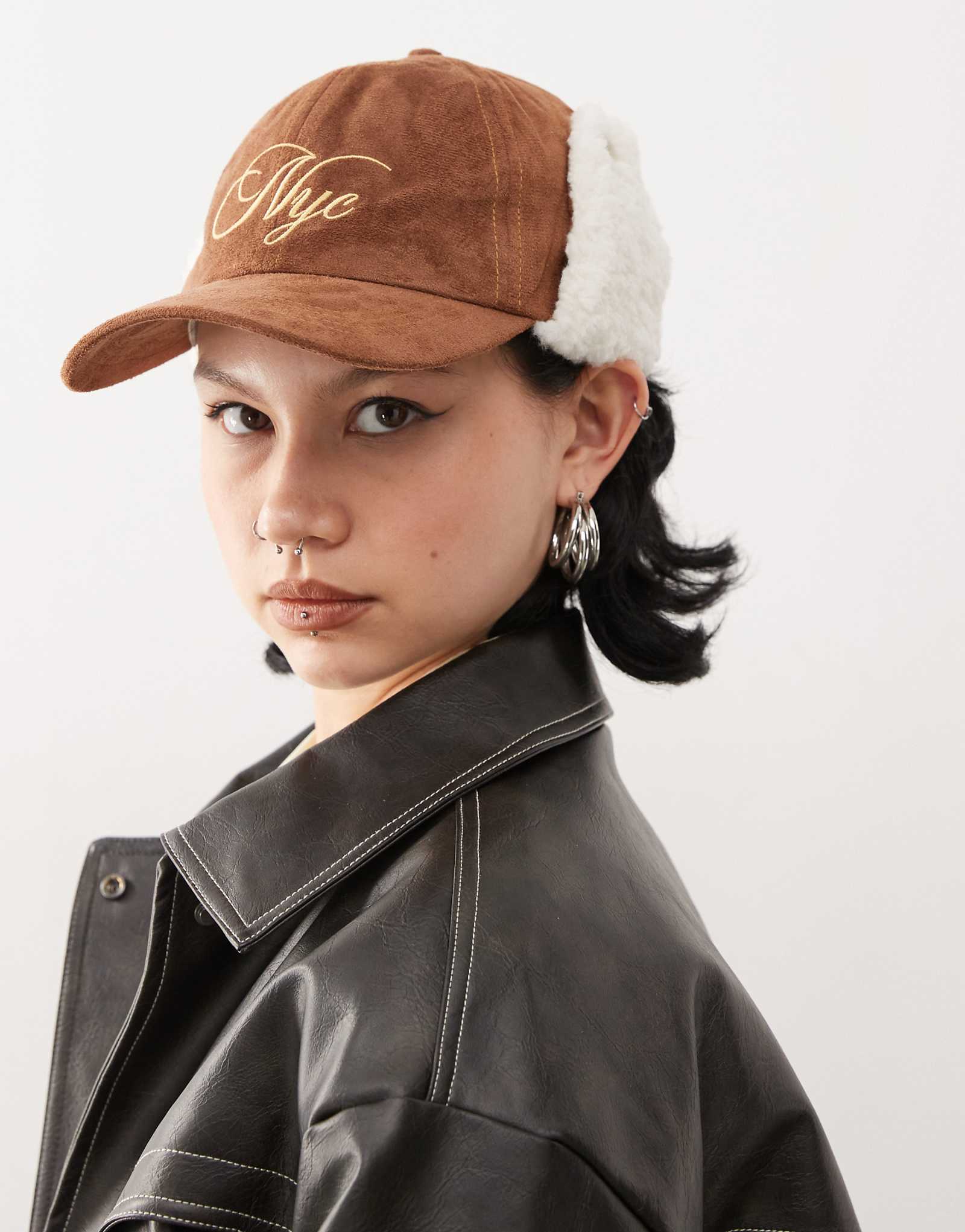 Замшевая кепка-траппер с вышивкой COLLUSION NYC коричневого цвета 4590₽