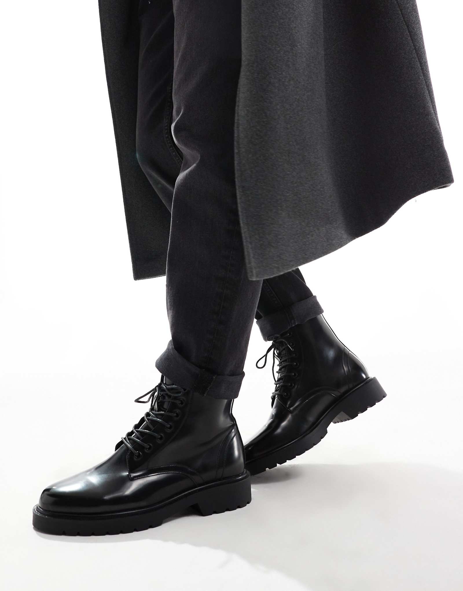 ДИЗАЙНЕРСКИЕ ботинки ASOS на шнуровке в черном лакированном цвете 10690₽