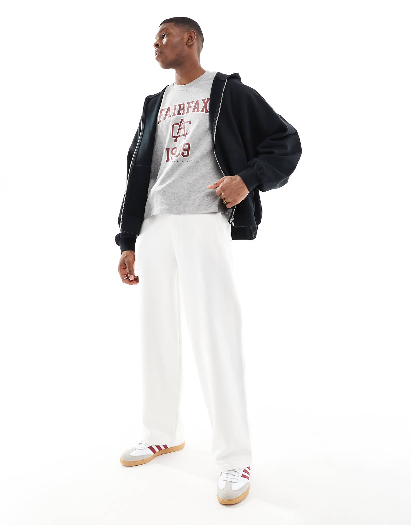 Широкие спортивные брюки Pull-Bear в тяжелом весе цвета экрю 6790₽