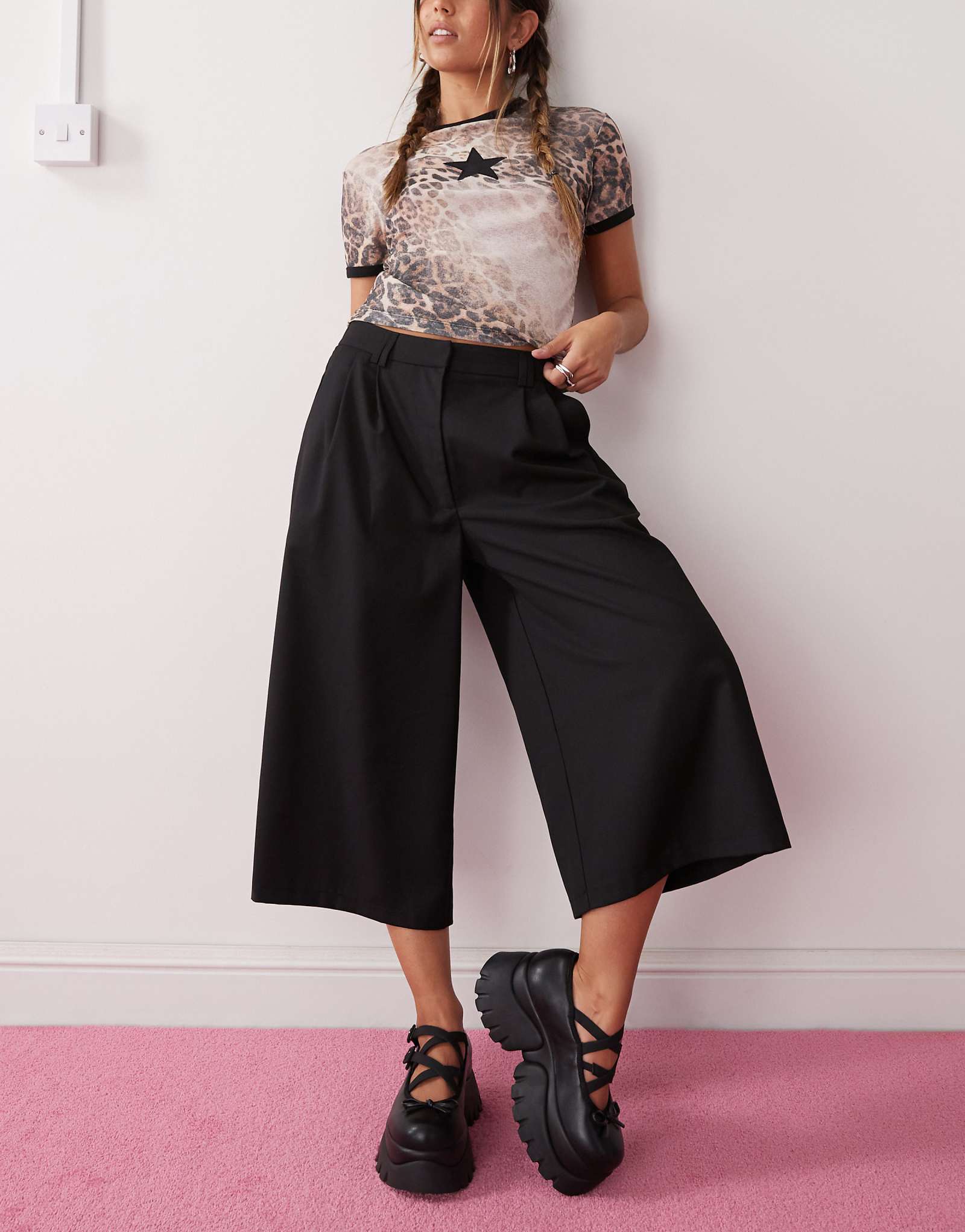 Брюки-кюлоты черного цвета COLLUSION 9690₽