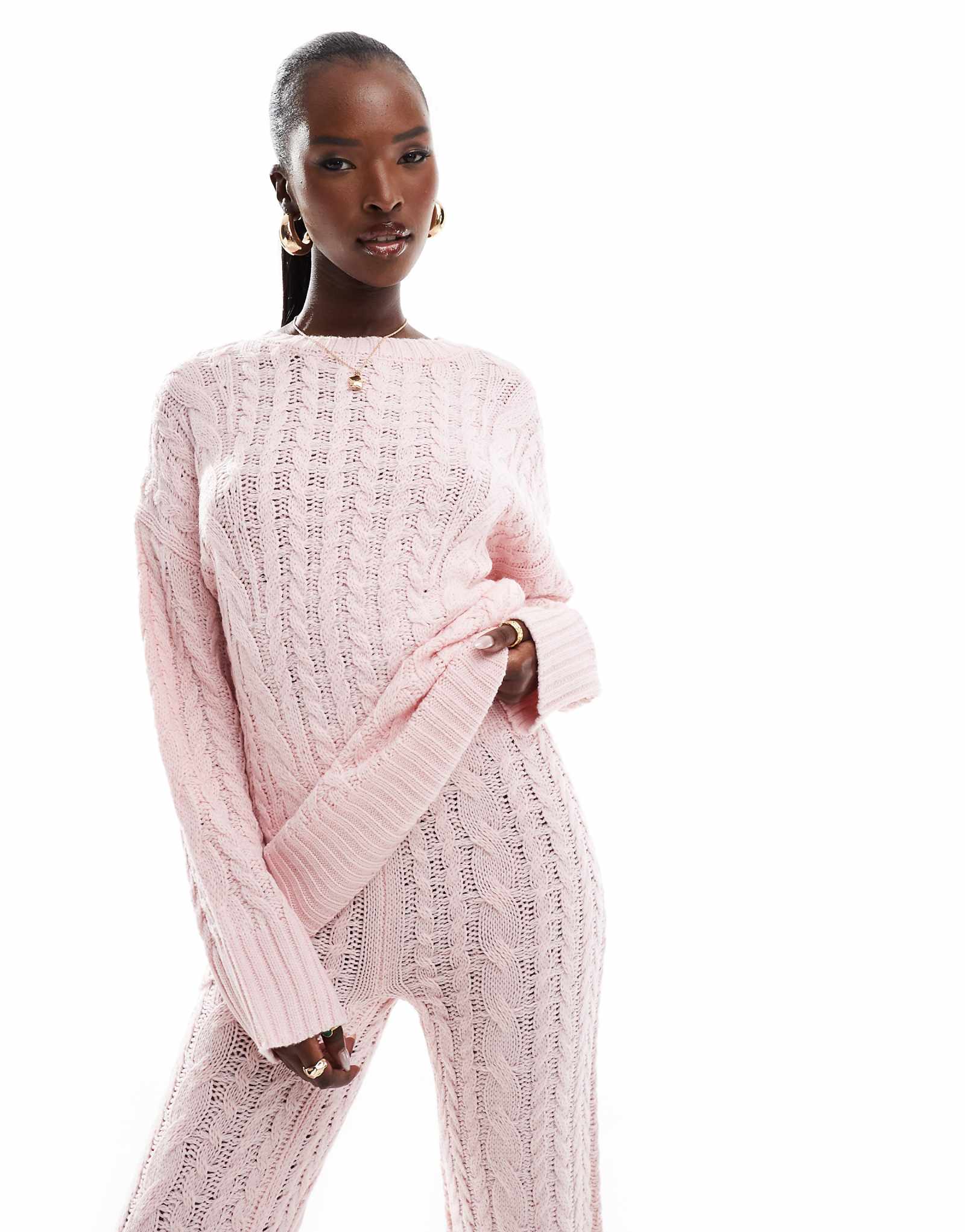 Удлиненный свитер оверсайз из кабельной вязки Kaiia розового цвета - часть комплекта 7790₽