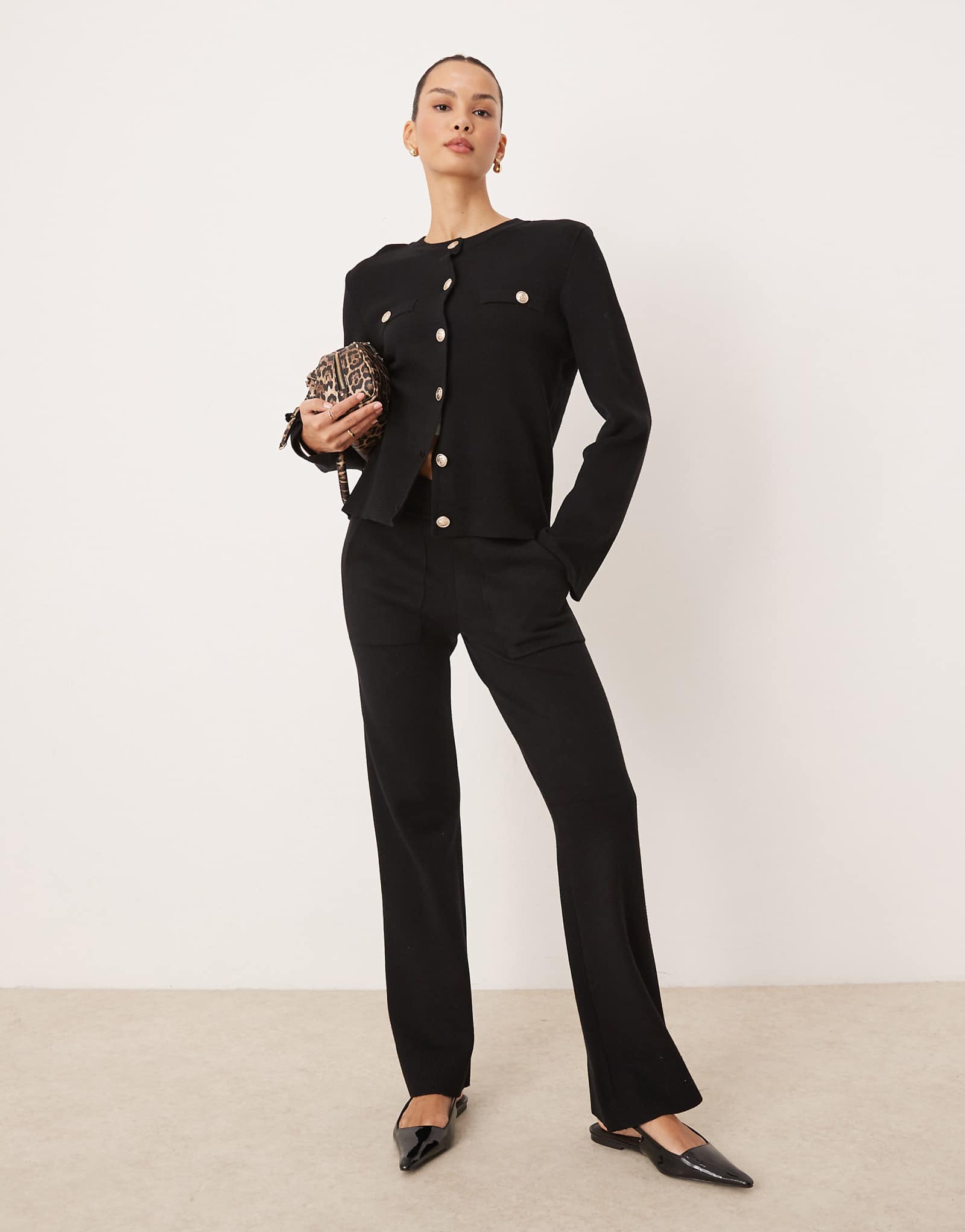 Трикотажные брюки с карманами YAS черного цвета - часть комплекта 11090₽