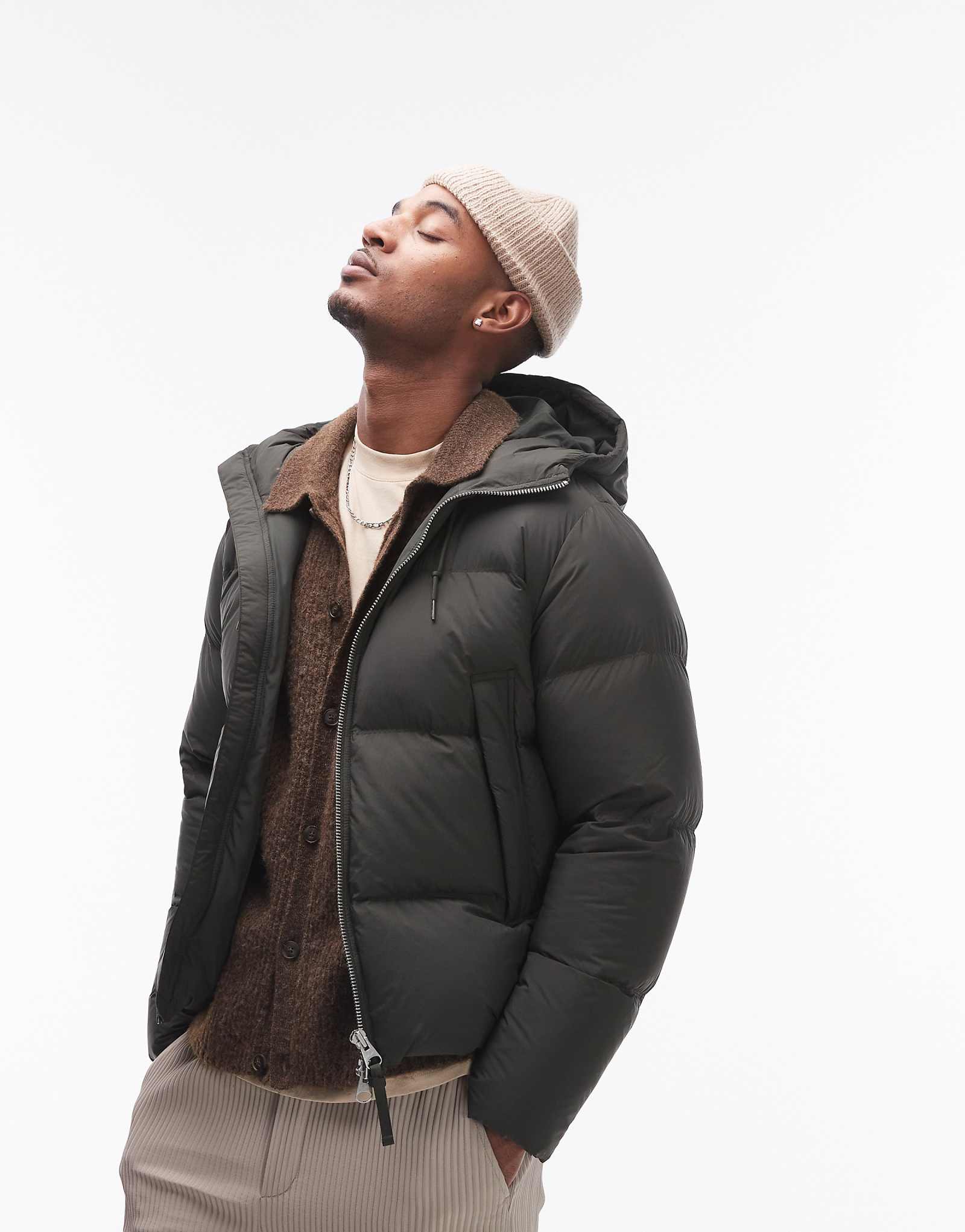 Пуховик ARKET на подкладке с капюшоном цвета темного хаки 34290₽