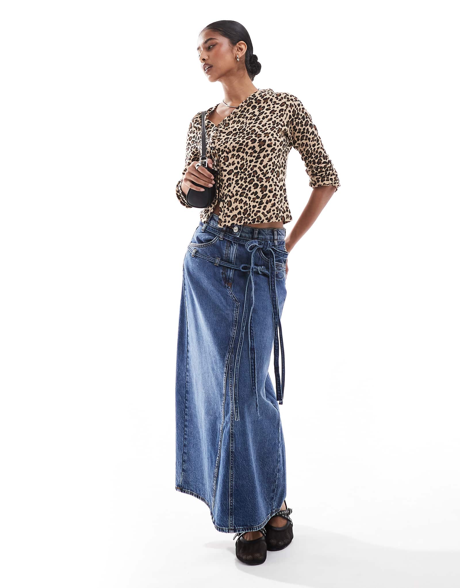 Джинсовая юбка-миди от Scalpers цвета индиго 18490₽