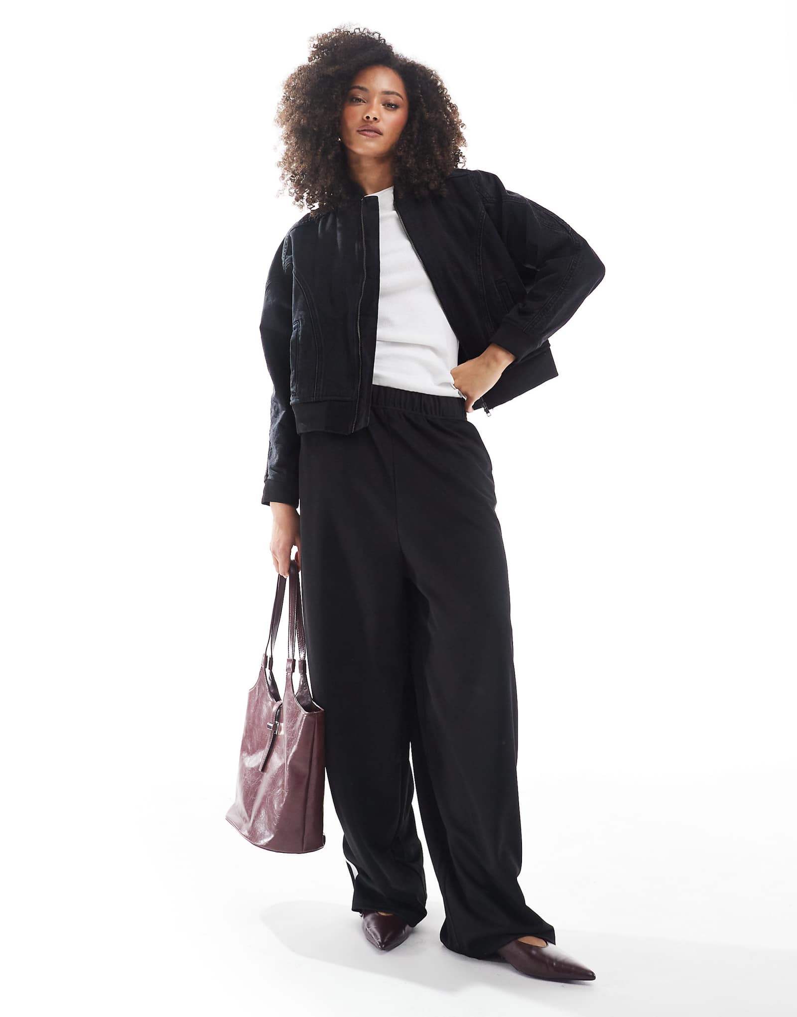 Джинсовая куртка-бомбер DTT Jaz черного цвета 8190₽