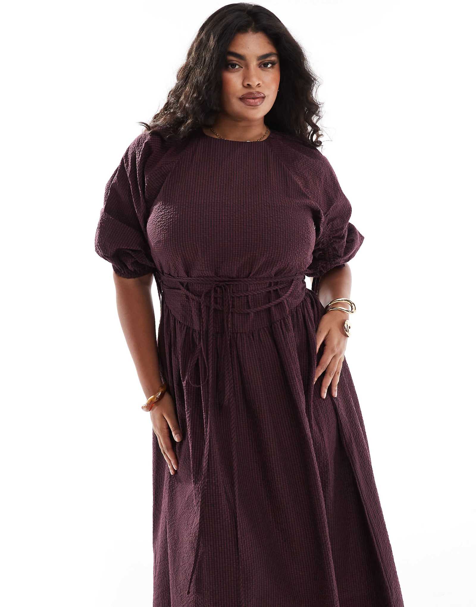 Платье миди с завязками на талии от ASOS DESIGN Curve в бордовую клетку 8090₽