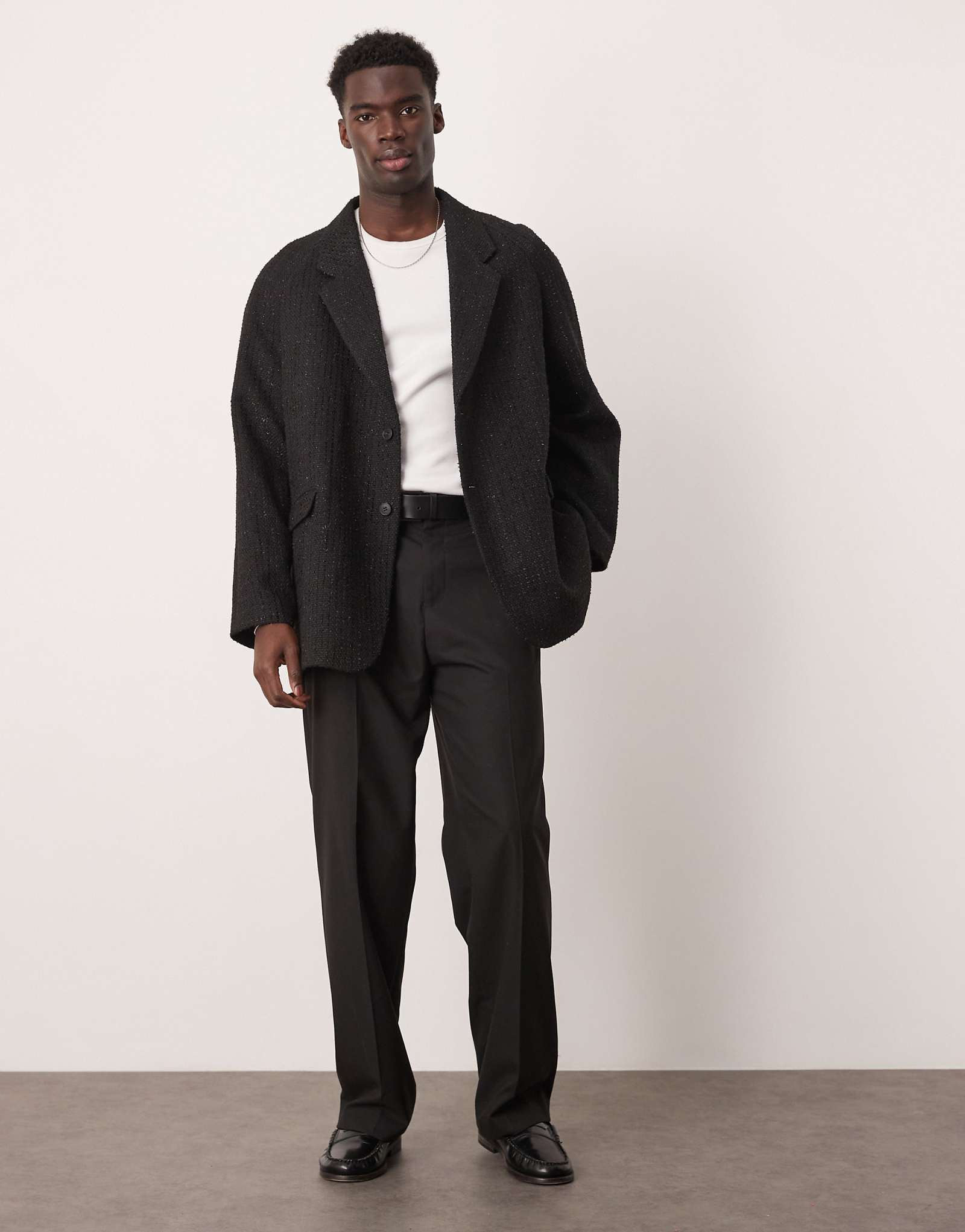 ДИЗАЙНЕРСКИЙ блейзер большого размера с напуском от ASOS из черной ткани букле 4890₽